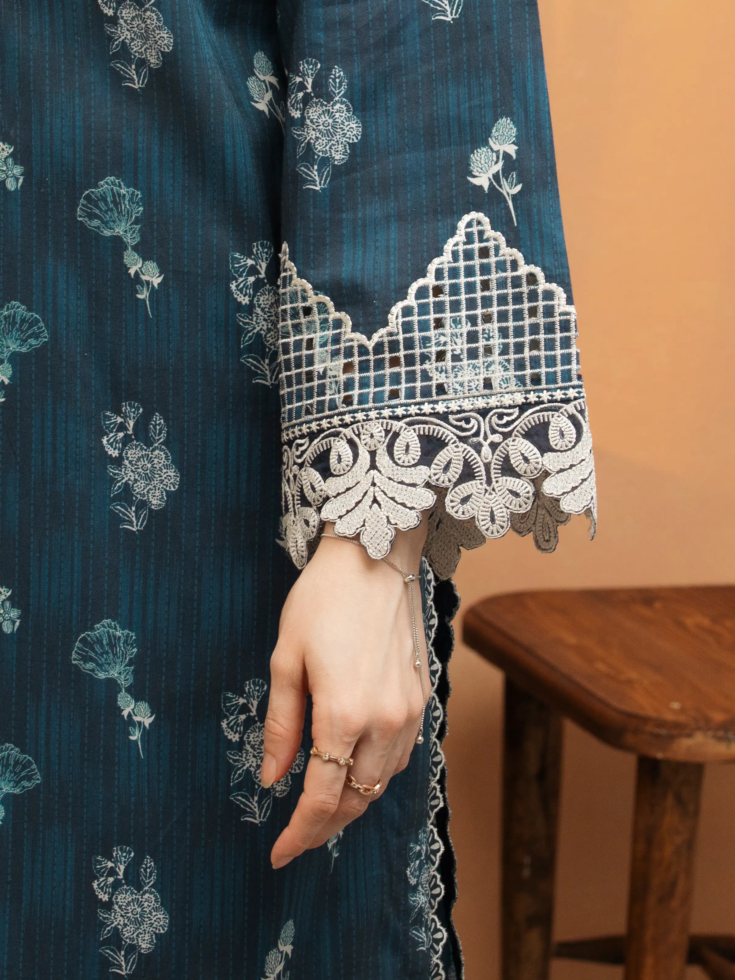 Embroidered Lawn Suit - EWU5V1-31422-3P - Image 4
