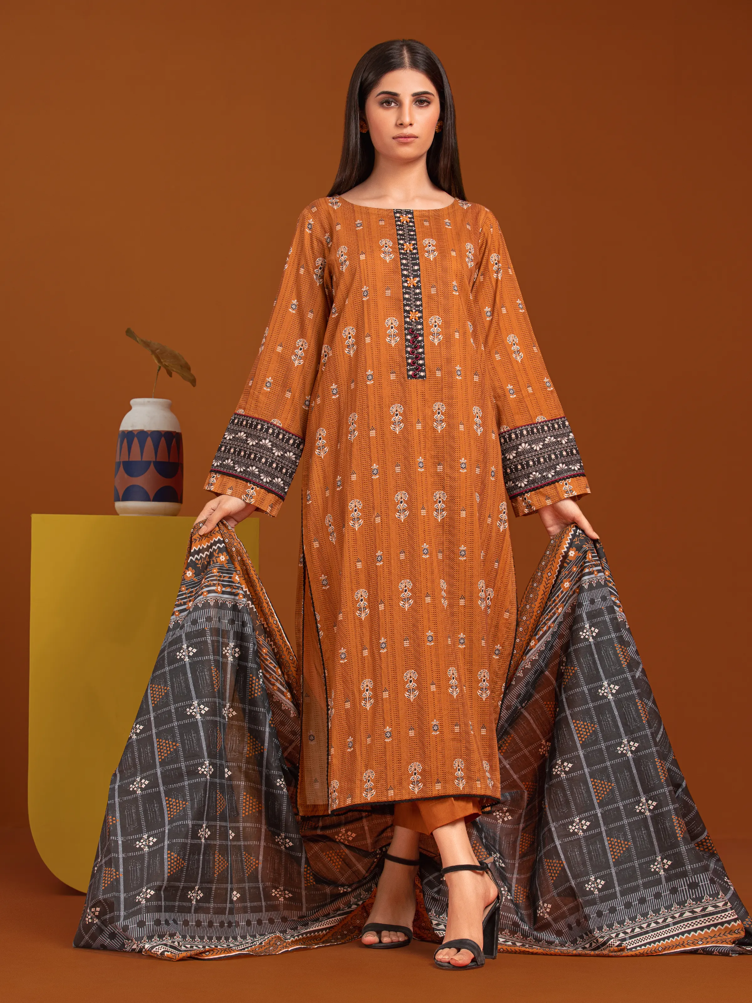 Printed Khaddar Suit - EWU24A3-27141-3P