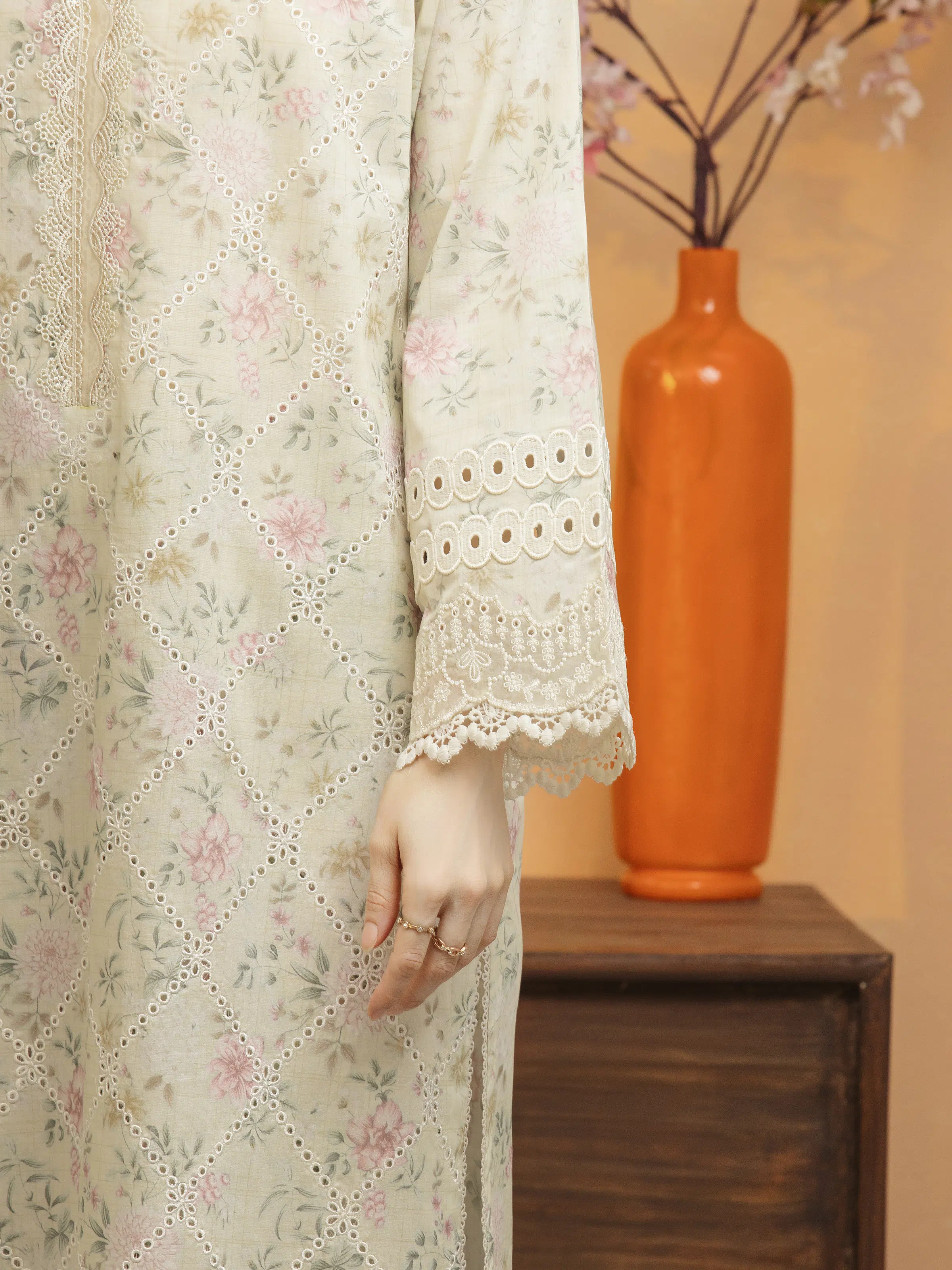 Embroidered Lawn Suit - EWU5V1-31452-3P - Image 4