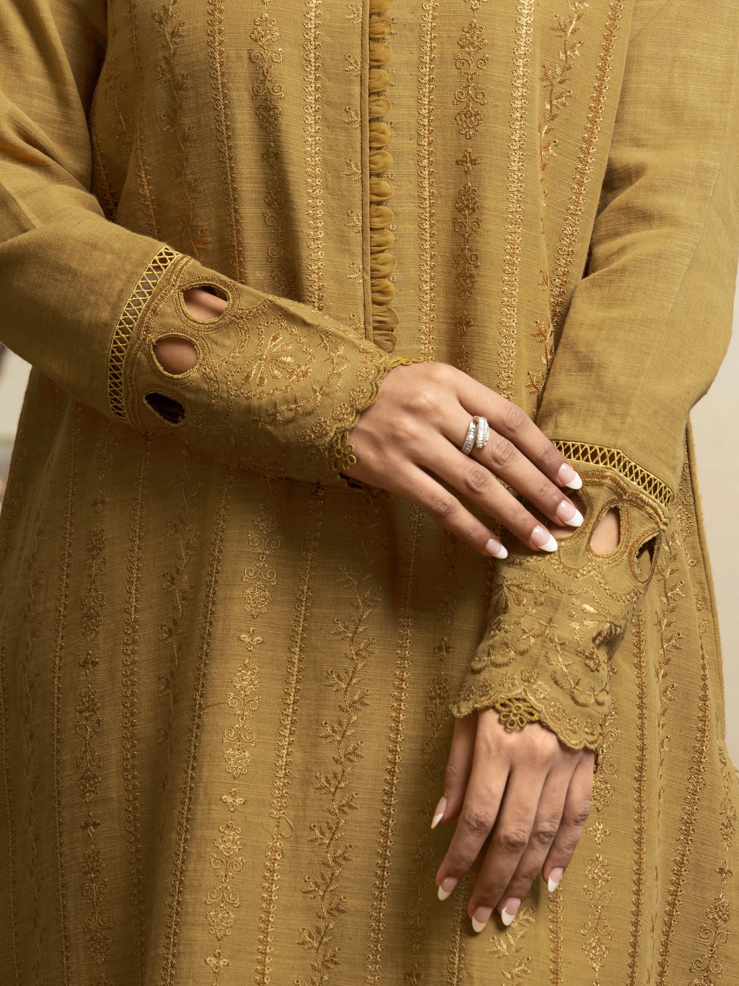 Embroidered Khaddar Suit - EWU24V11-30302-3P - Image 4