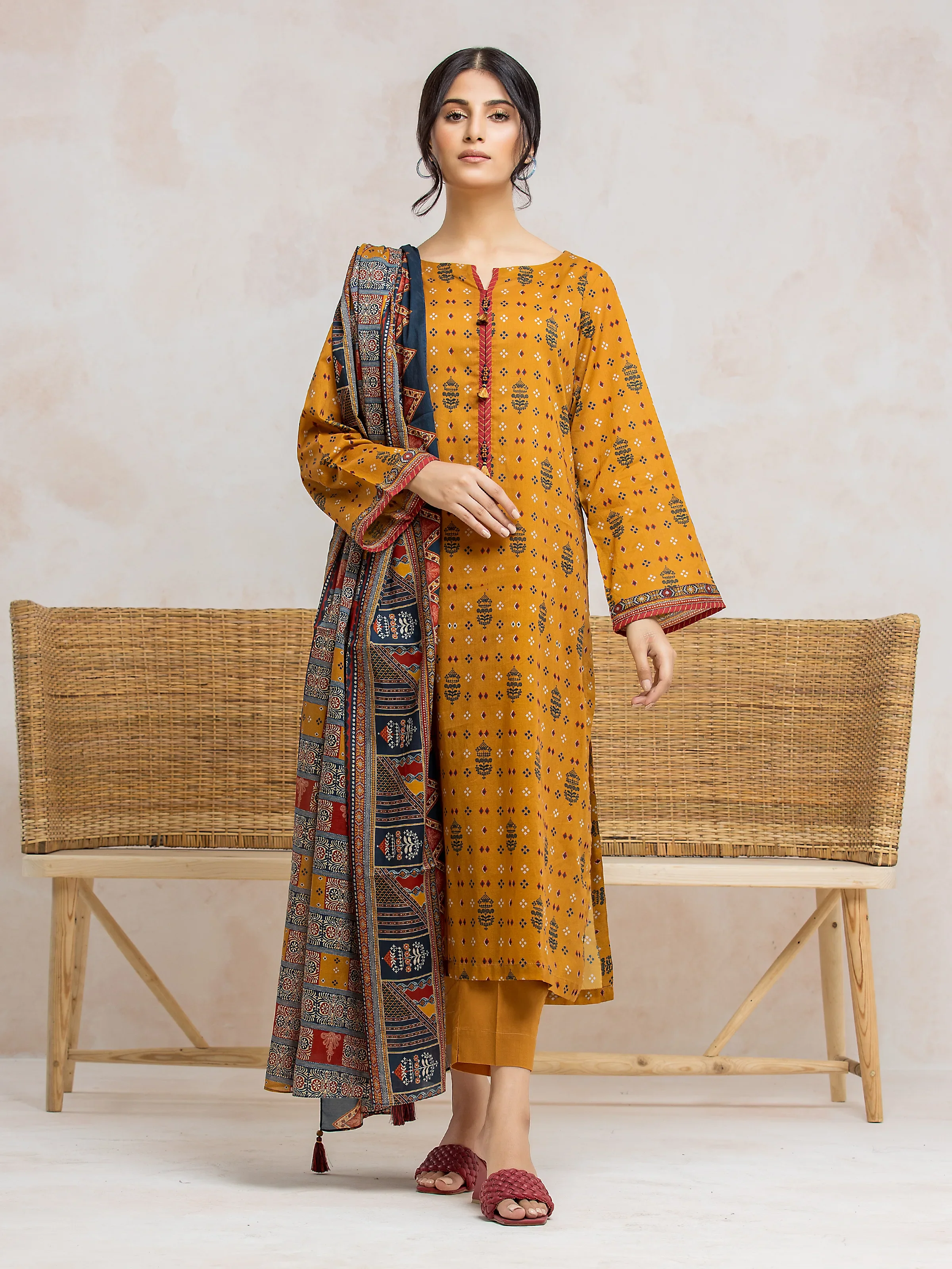 Printed Khaddar Suit - EWU24A3-28012-3P