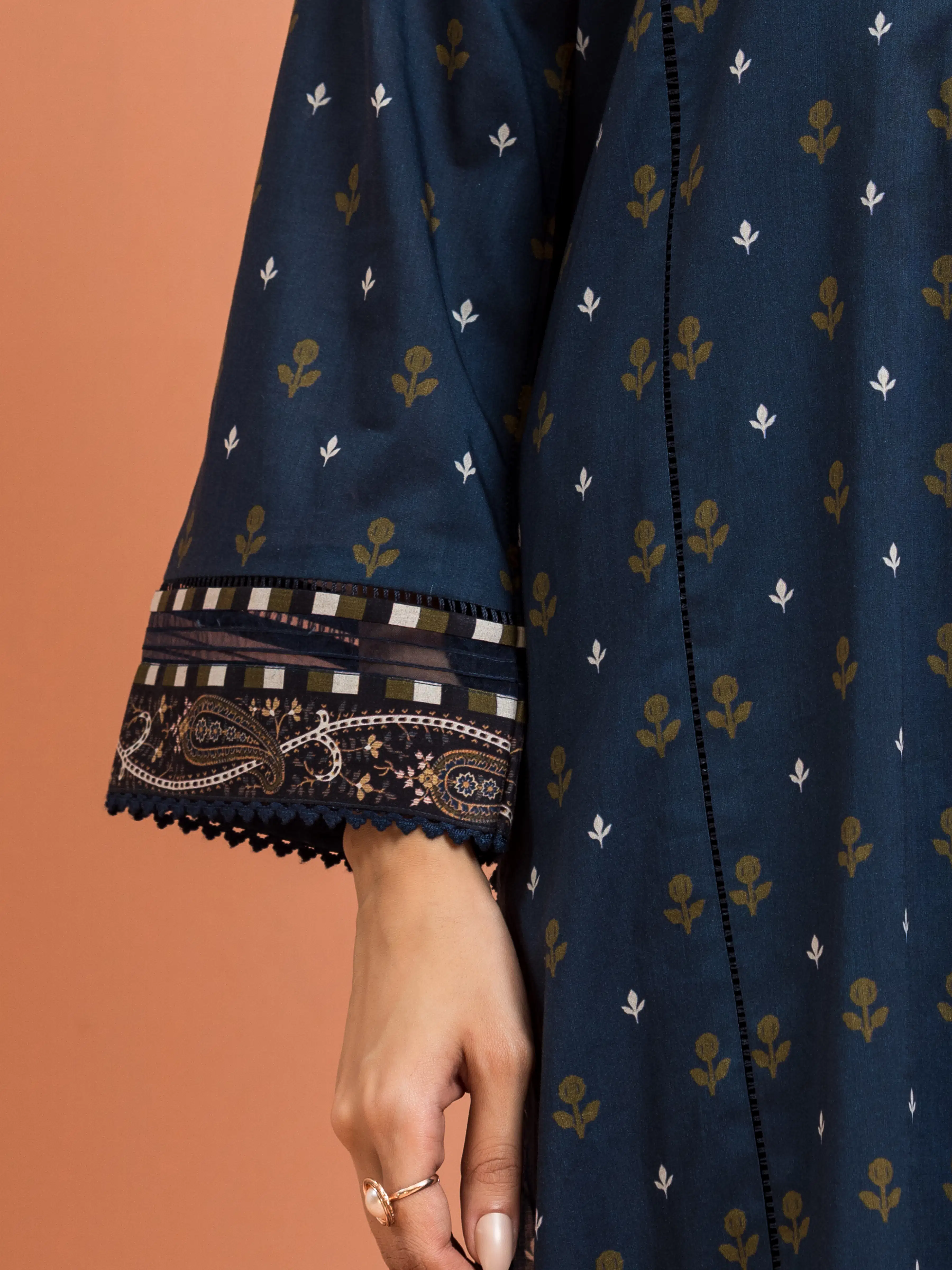 Printed Khaddar Suit - EWU24M3-096 - Image 4