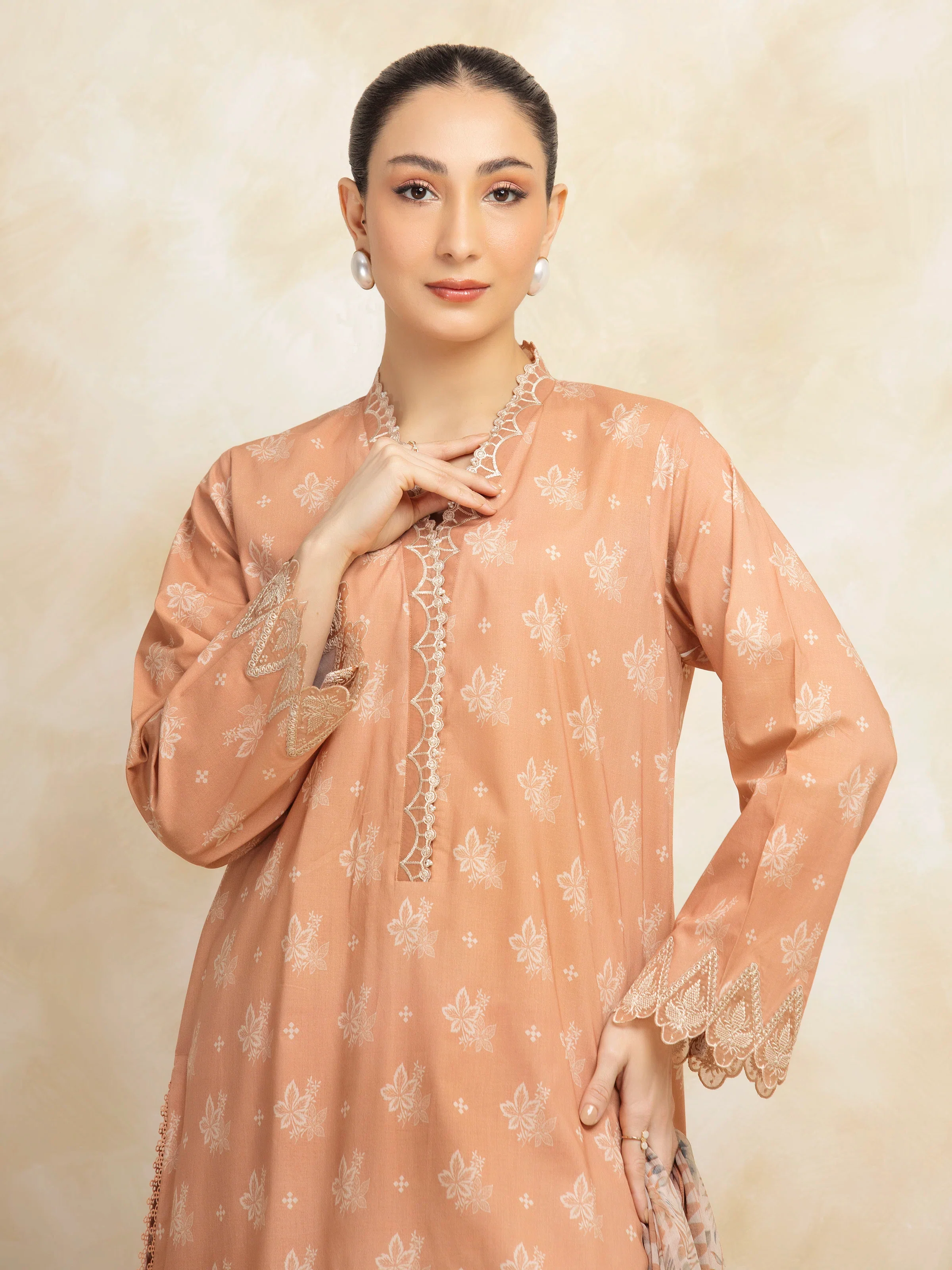 Embroidered Lawn Suit - EWU5V1-31061-3P - Image 3