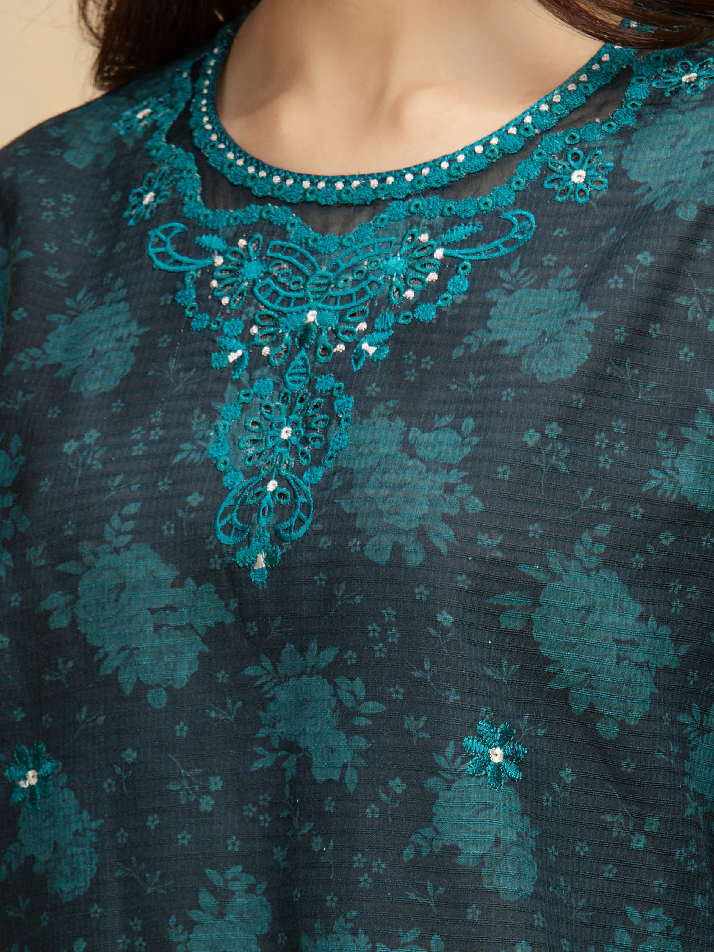 Embroidered Lawn Suit - EWU5V1-31905-3P - Image 3