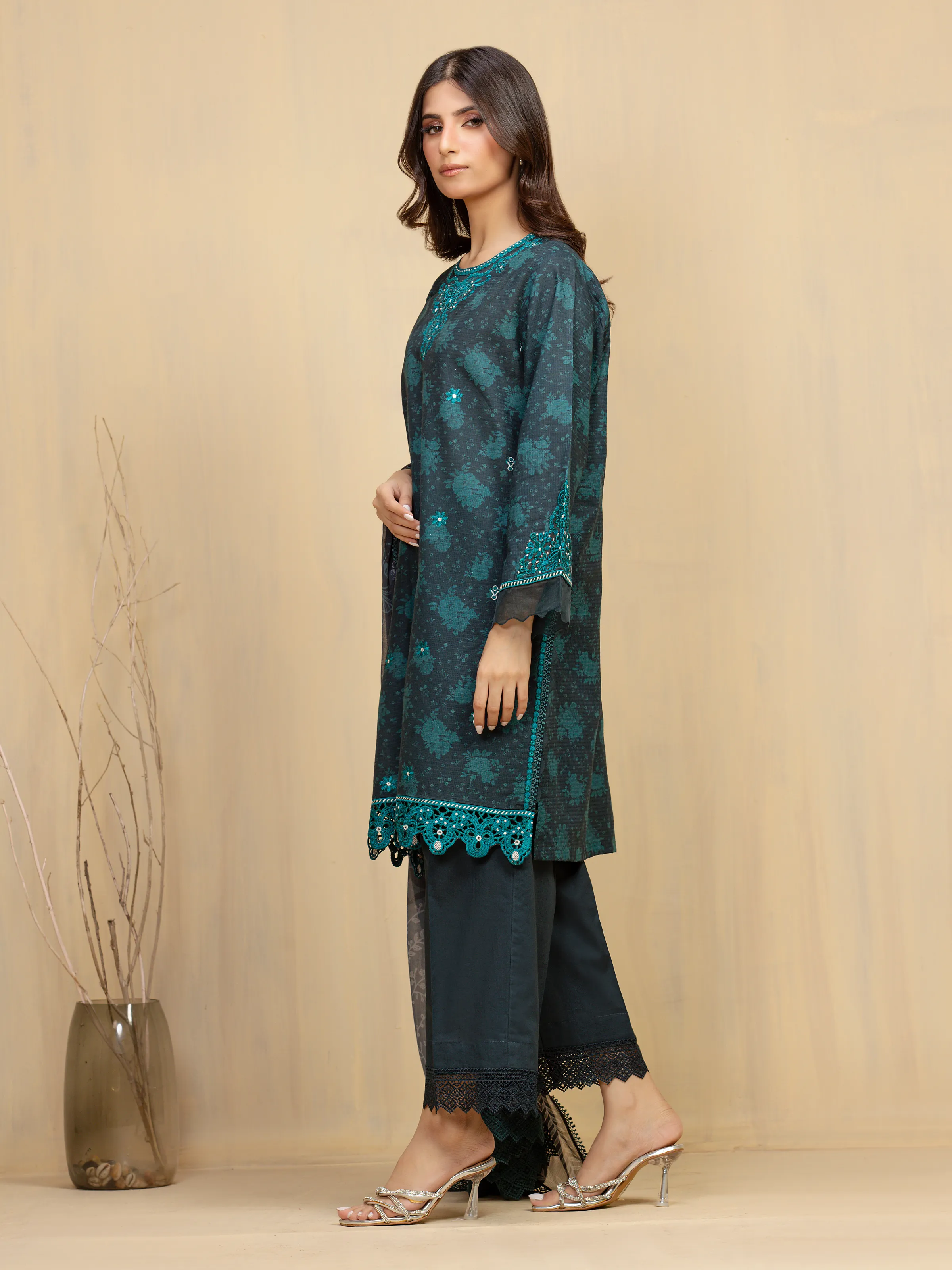 Embroidered Lawn Suit - EWU5V1-31905-3P - Image 5