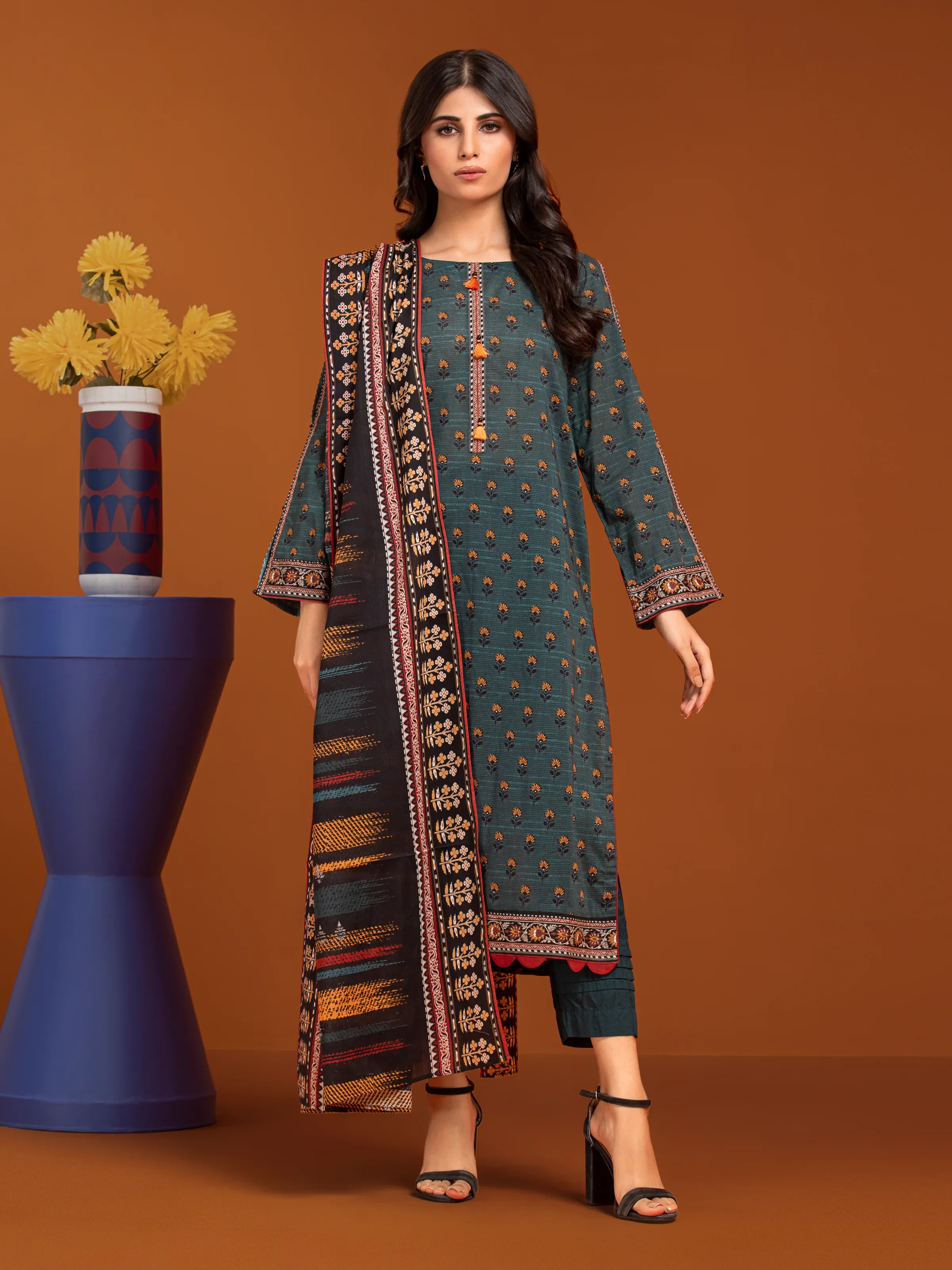 Printed Khaddar Suit - EWU24A3-27168-3P