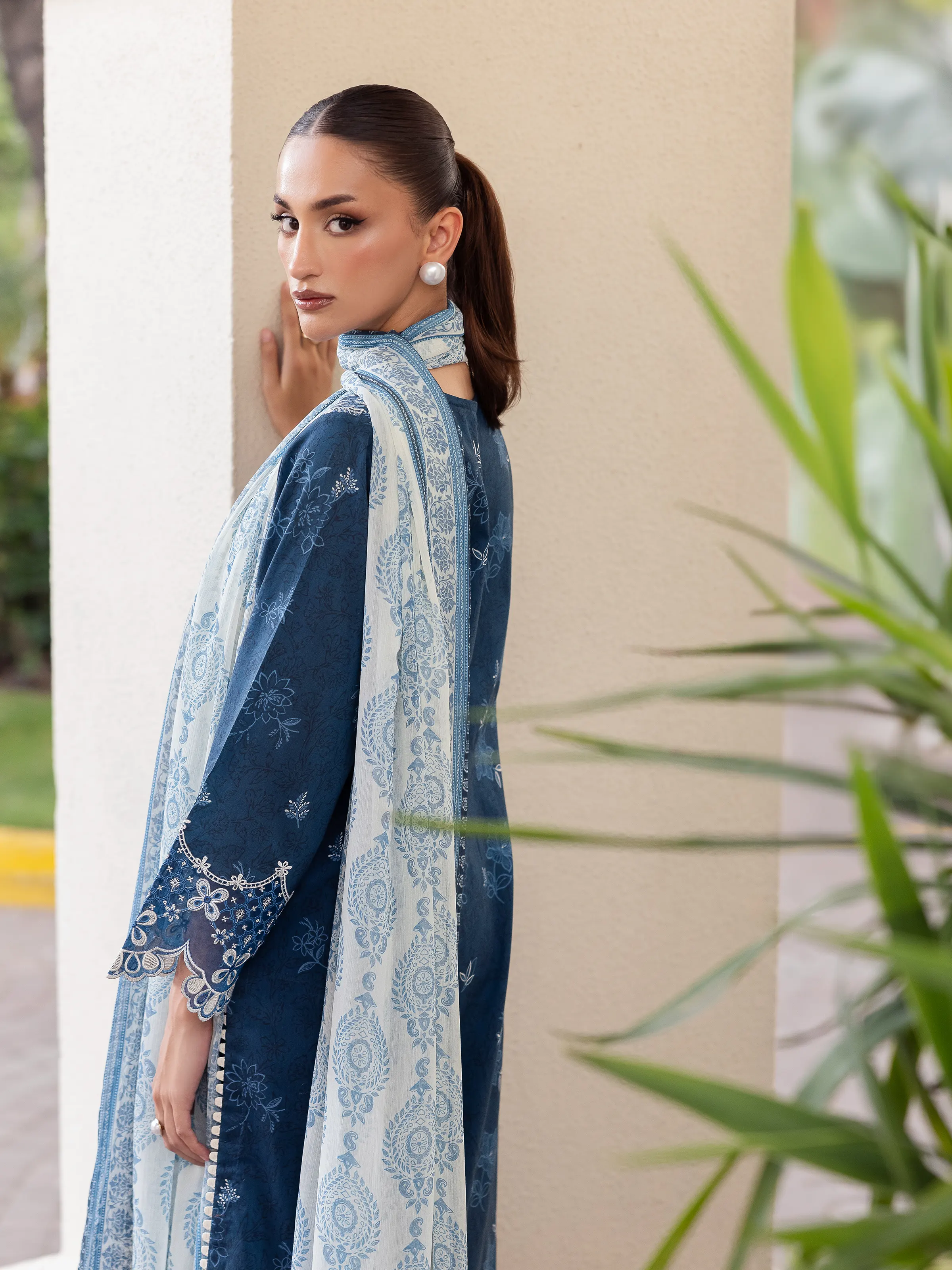 Embroidered Lawn Suit - EWU5V1-31401-3P - Image 4