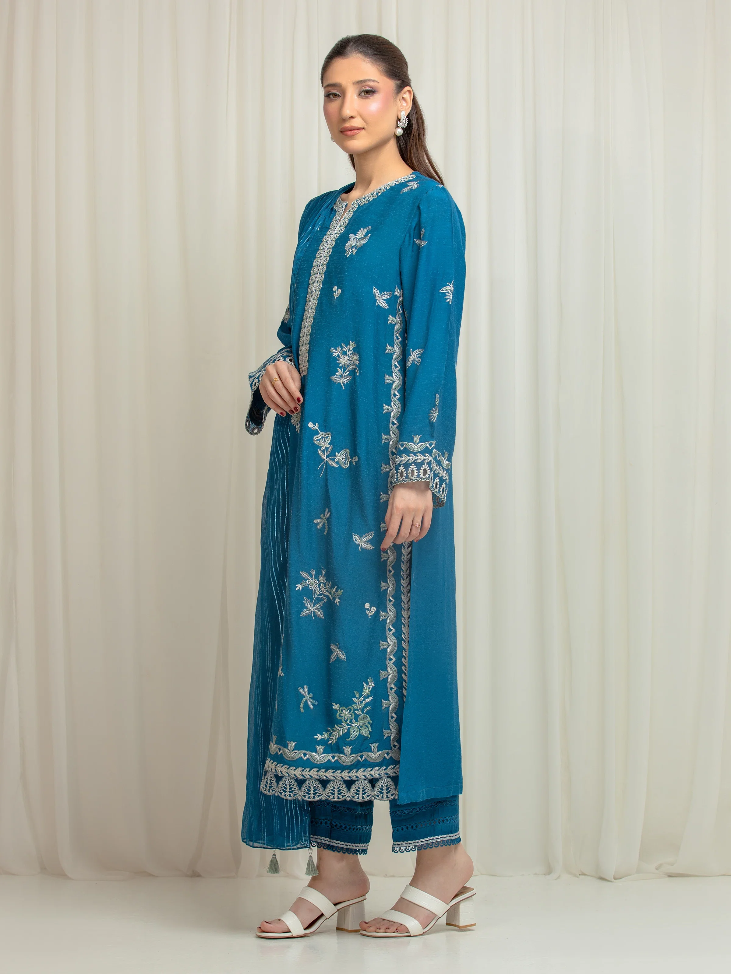 Embroidered Karandi Suit - EWU6V22-32093-3P - Image 5