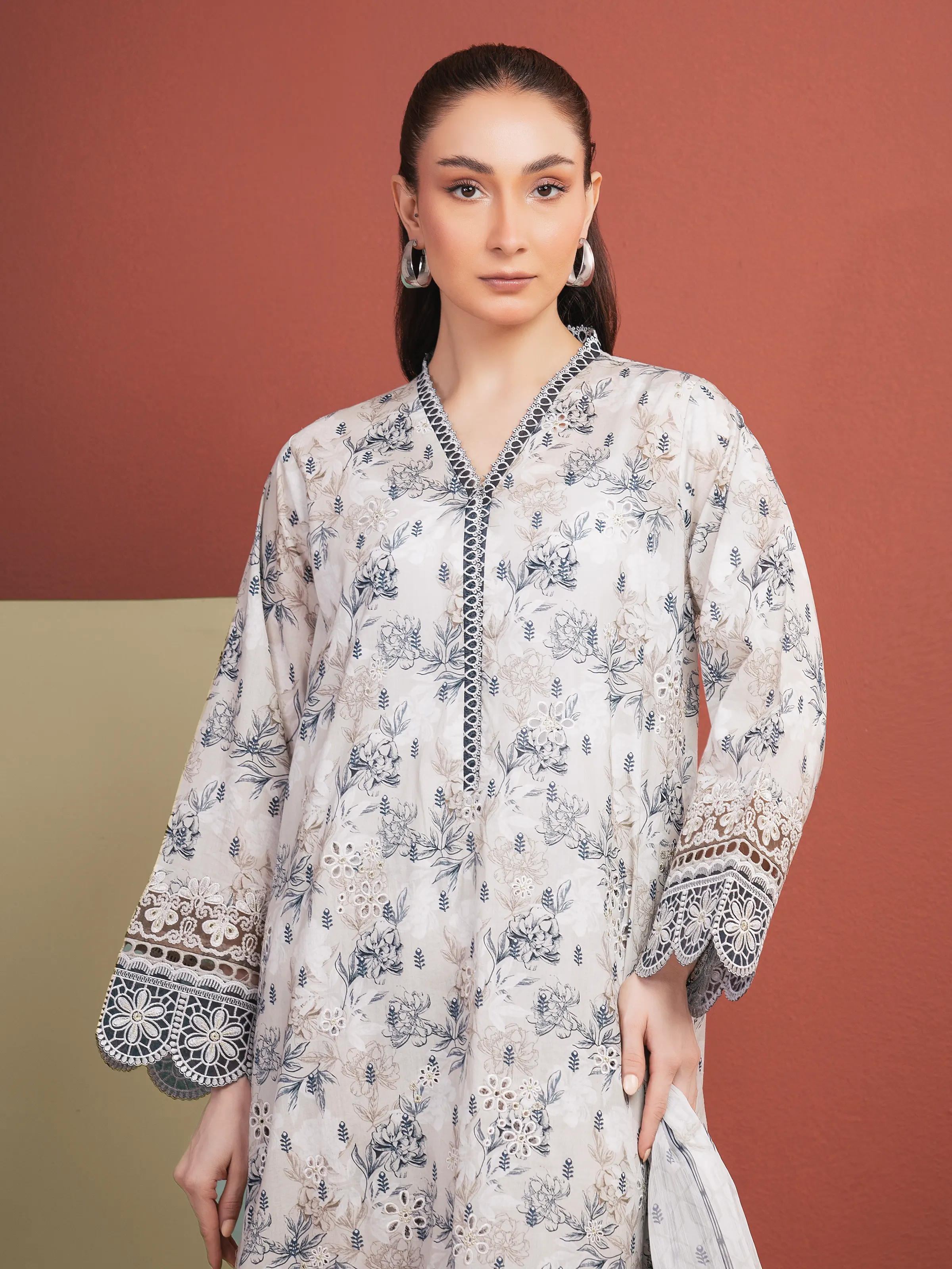 Embroidered Lawn Suit - EWU5V1-31484-3P - Image 2