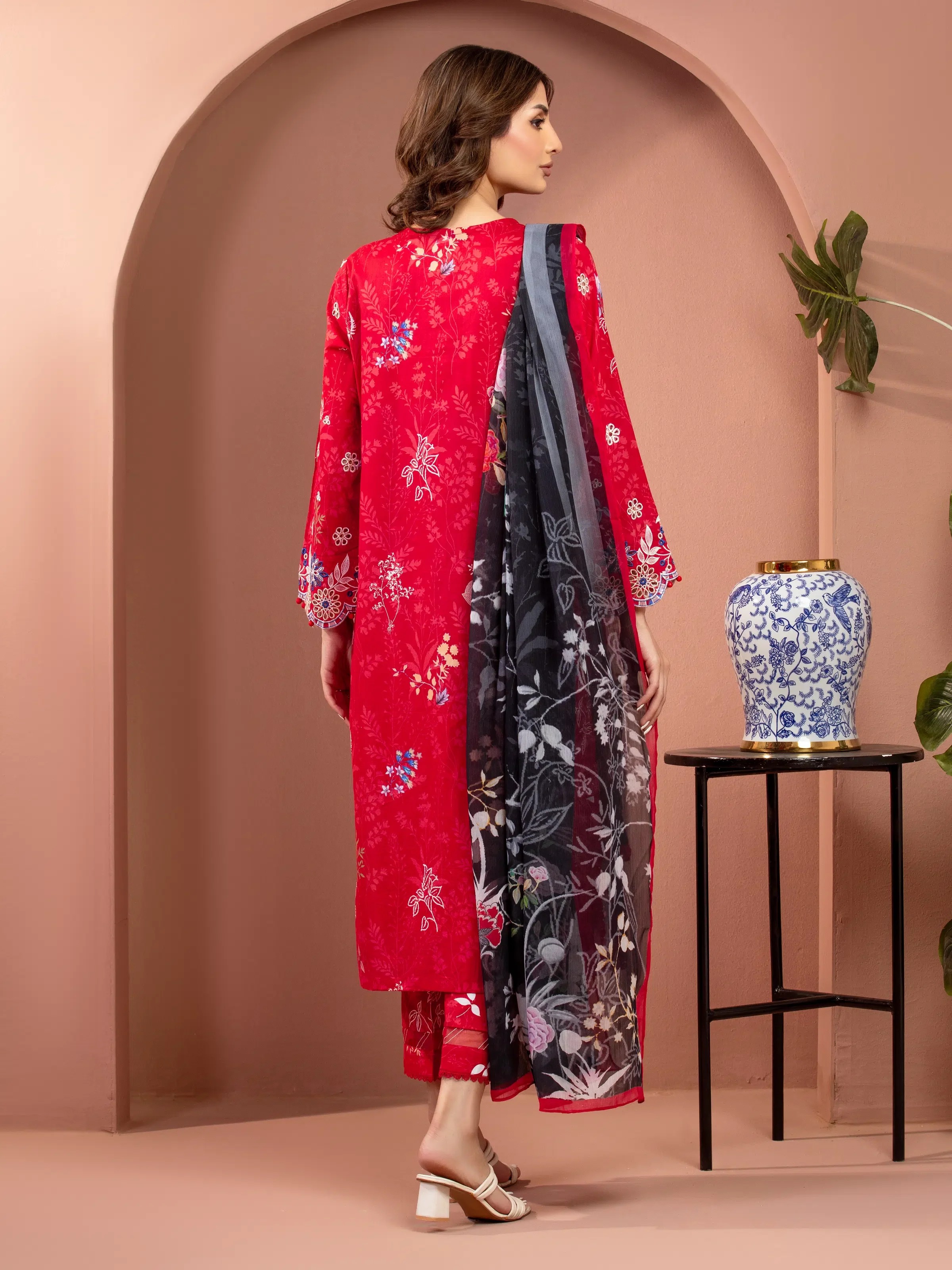 Embroidered Lawn Suit - EWU5V1-31486-3P - Image 6