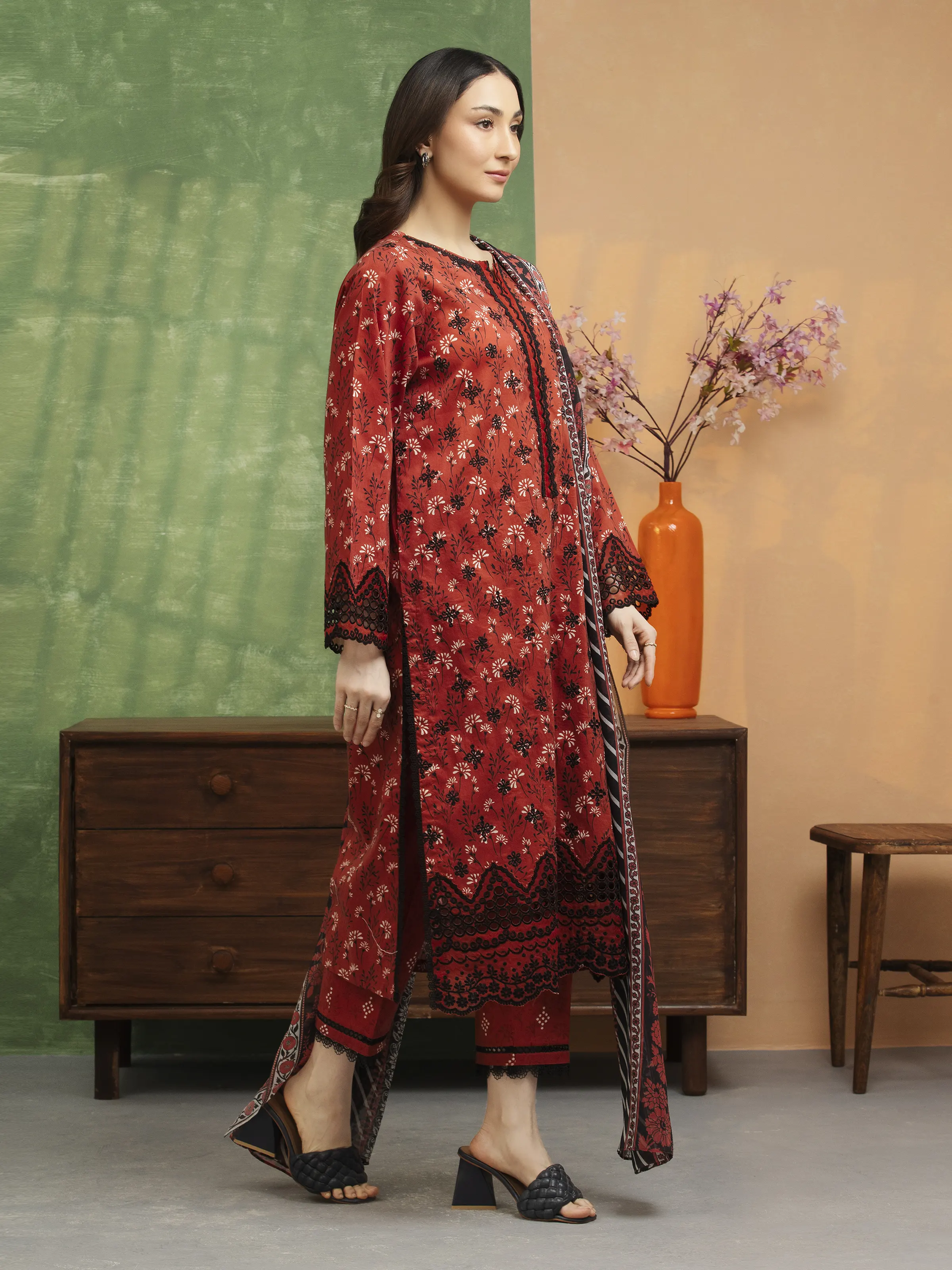 Embroidered Lawn Shirt Trouser - EWU5V1-31402ST - Image 2