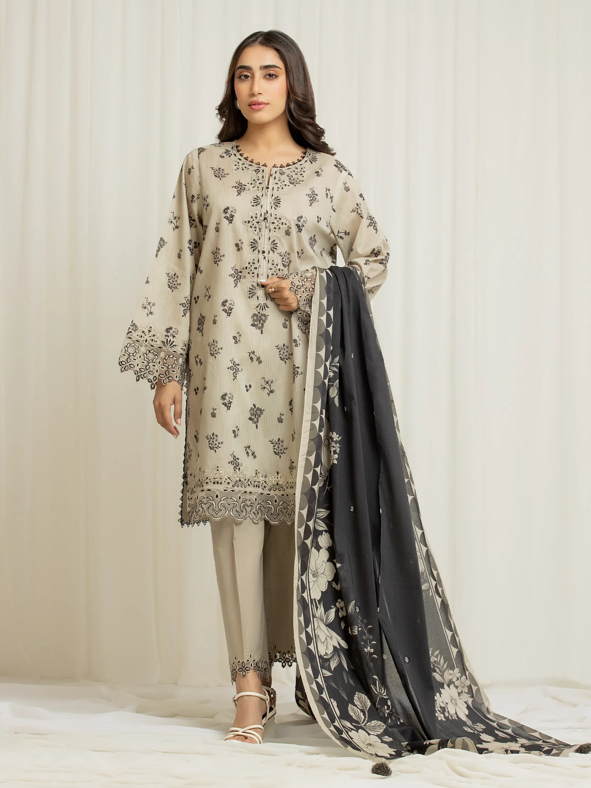 Unstitched Embroidered Lawn Suit - EWU6V1-33003-3P