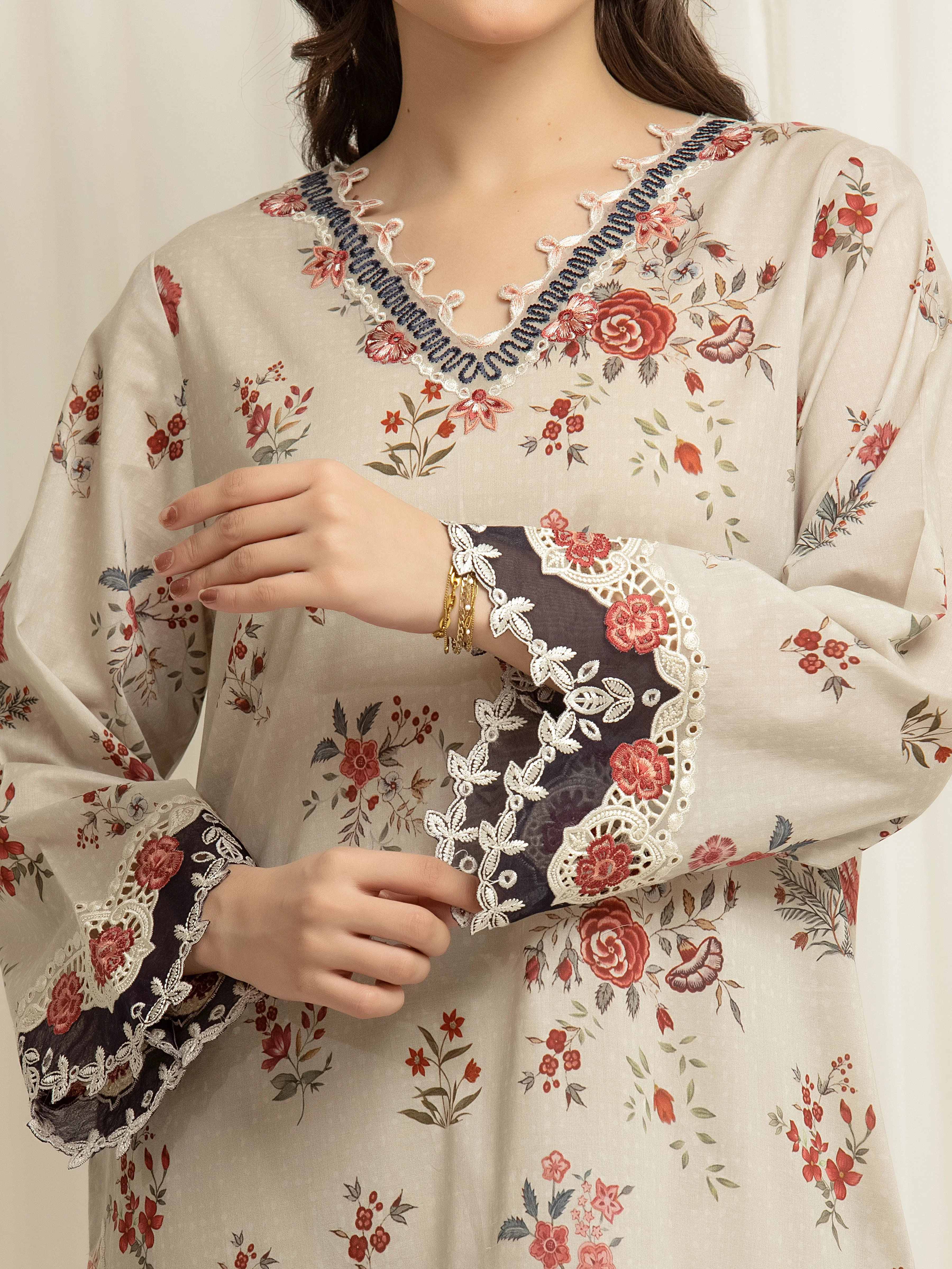 Embroidered Lawn Suit - EWU6V1-33012-3P - Image 3