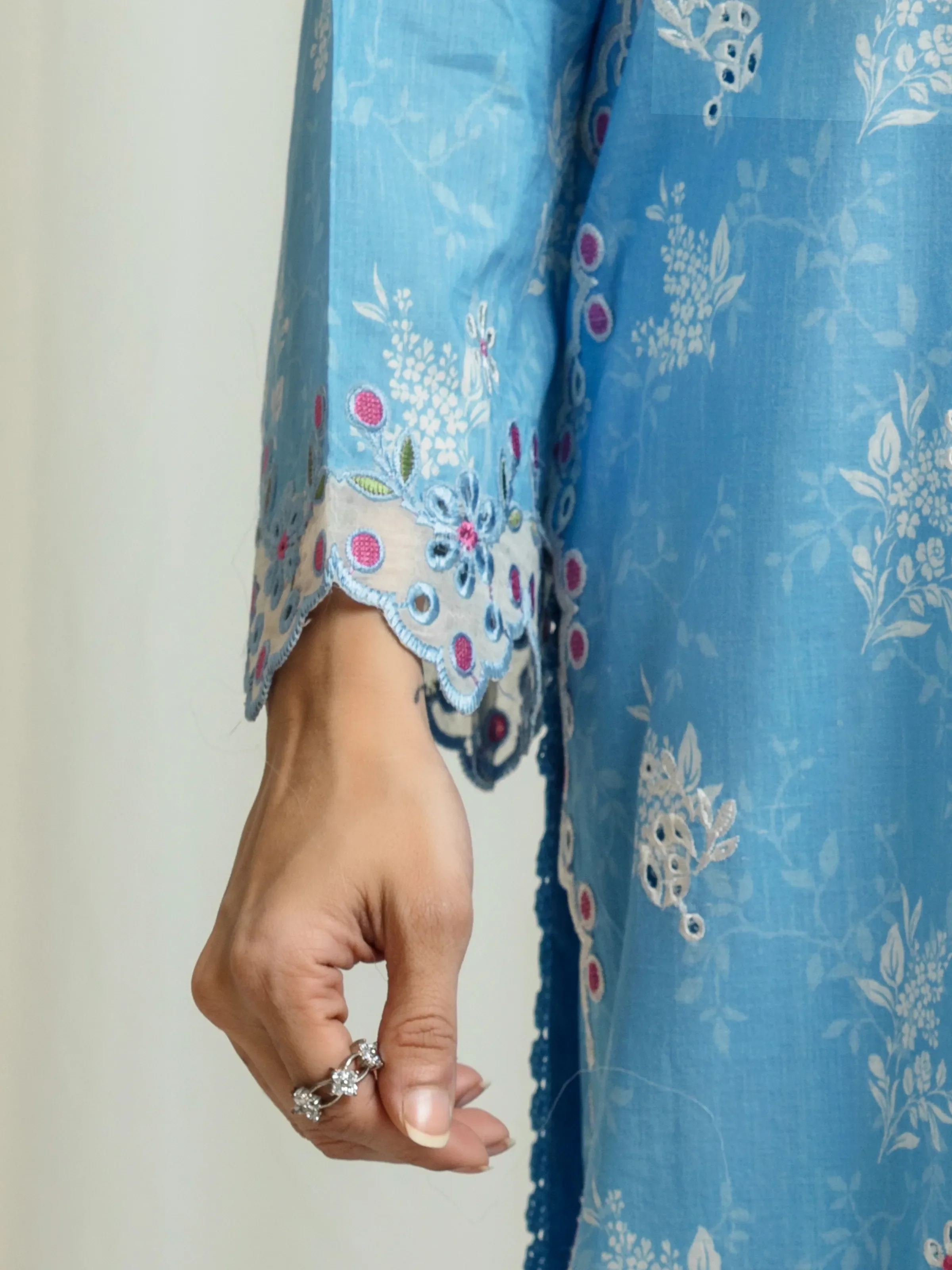 Embroidered Lawn Suit - EWU6V1-33016-3P - Image 4