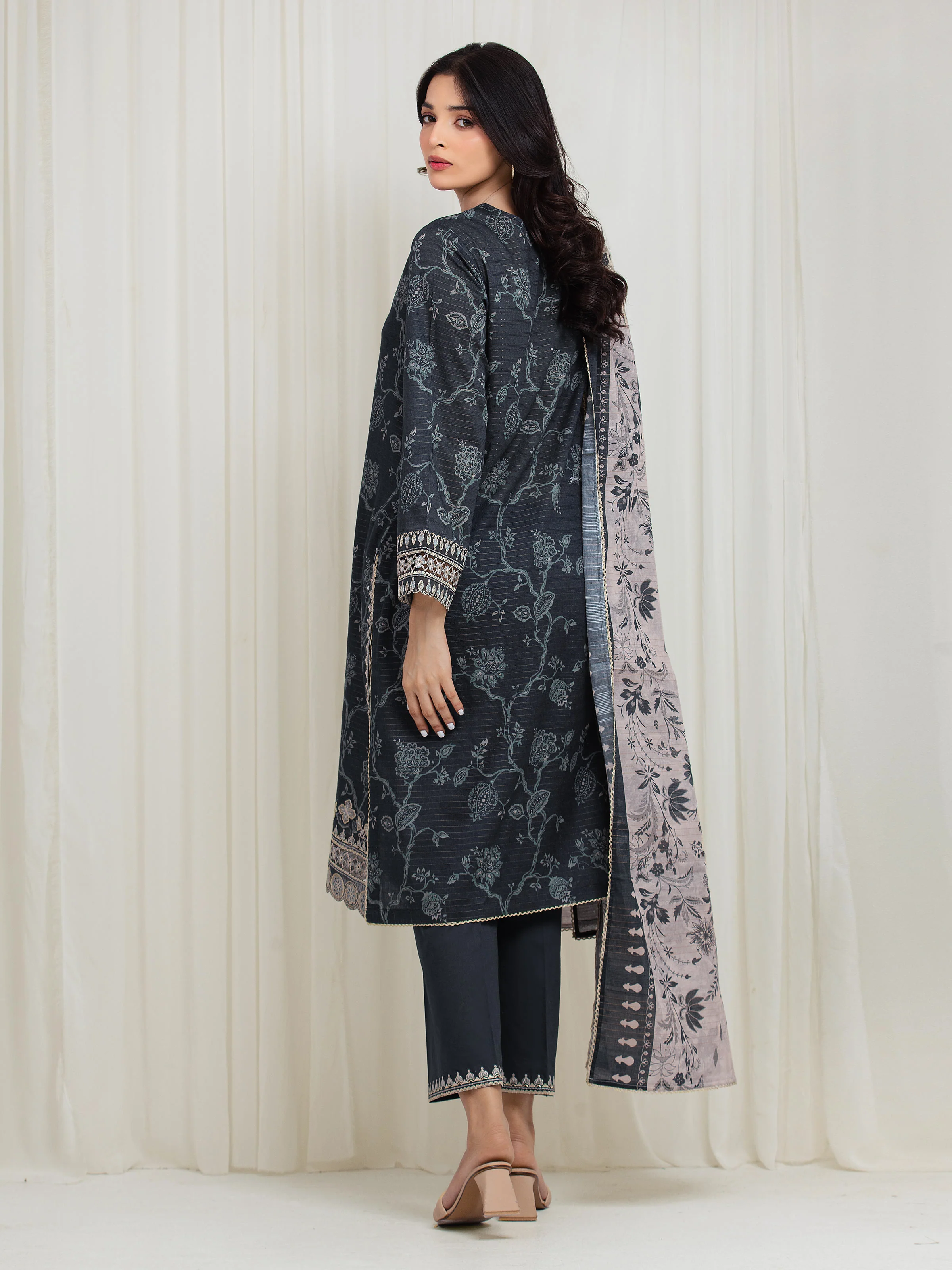 Embroidered Zari Lawn Suit - EWU6V23-33402-3P - Image 6