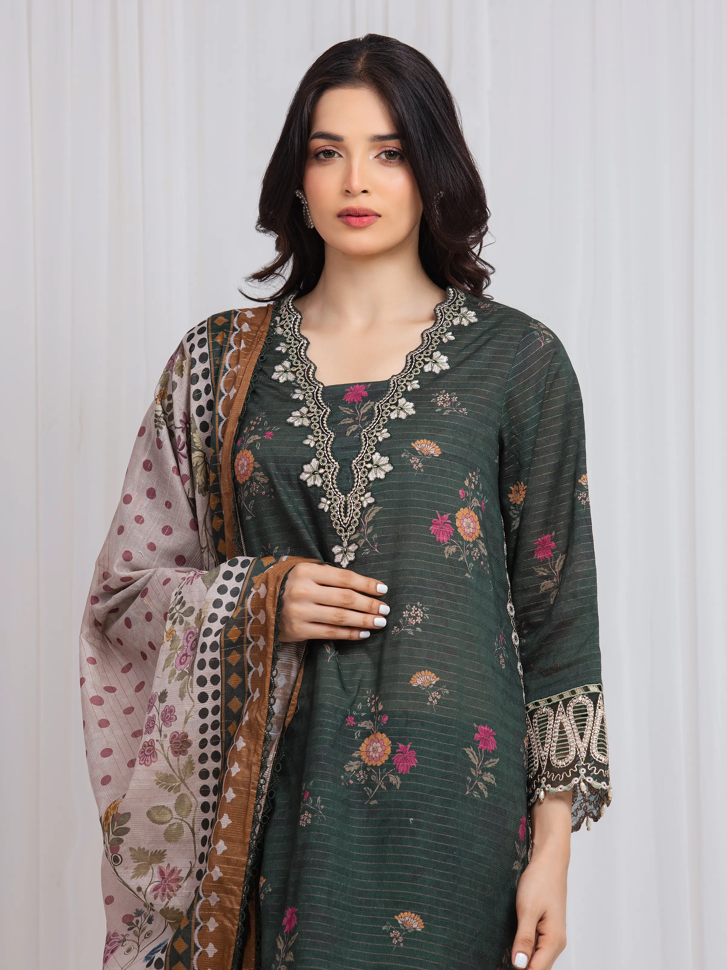 Embroidered Zari Lawn Suit - EWU6V23-33403-3P - Image 2