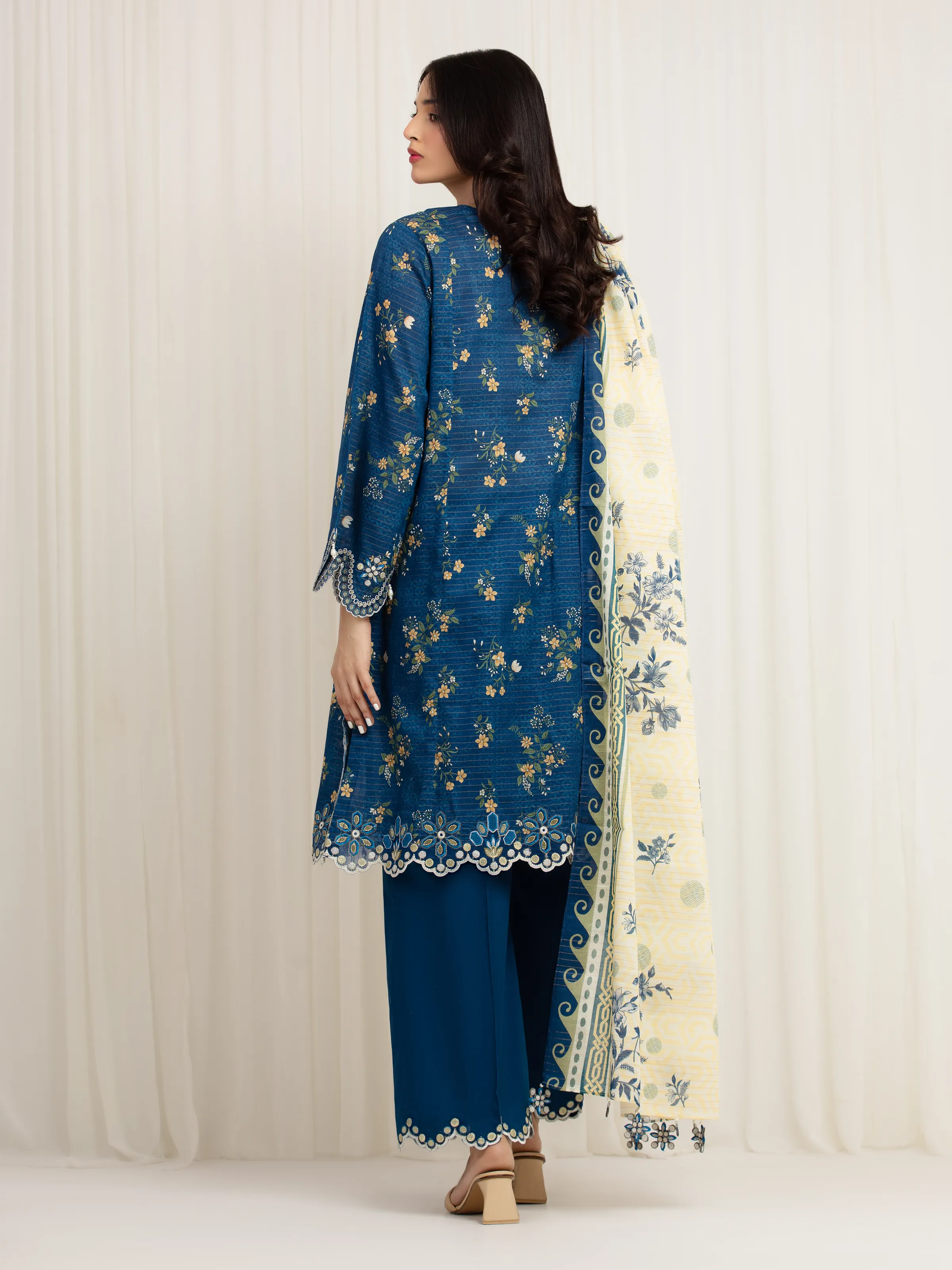 Embroidered Zari Lawn Suit - EWU6V23-33404-3P - Image 6