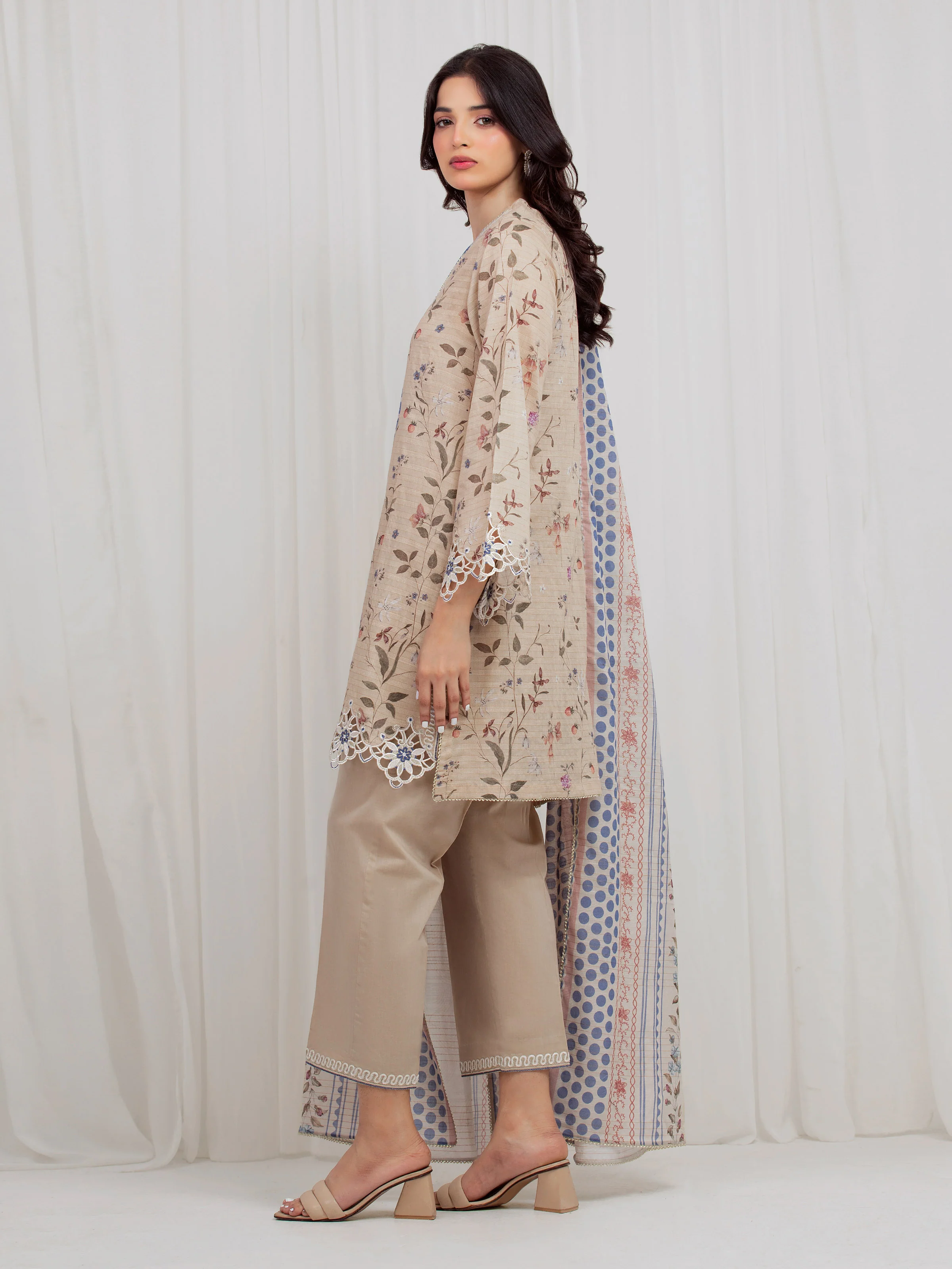 Embroidered Zari Lawn Suit - EWU6V23-33406-3P - Image 5