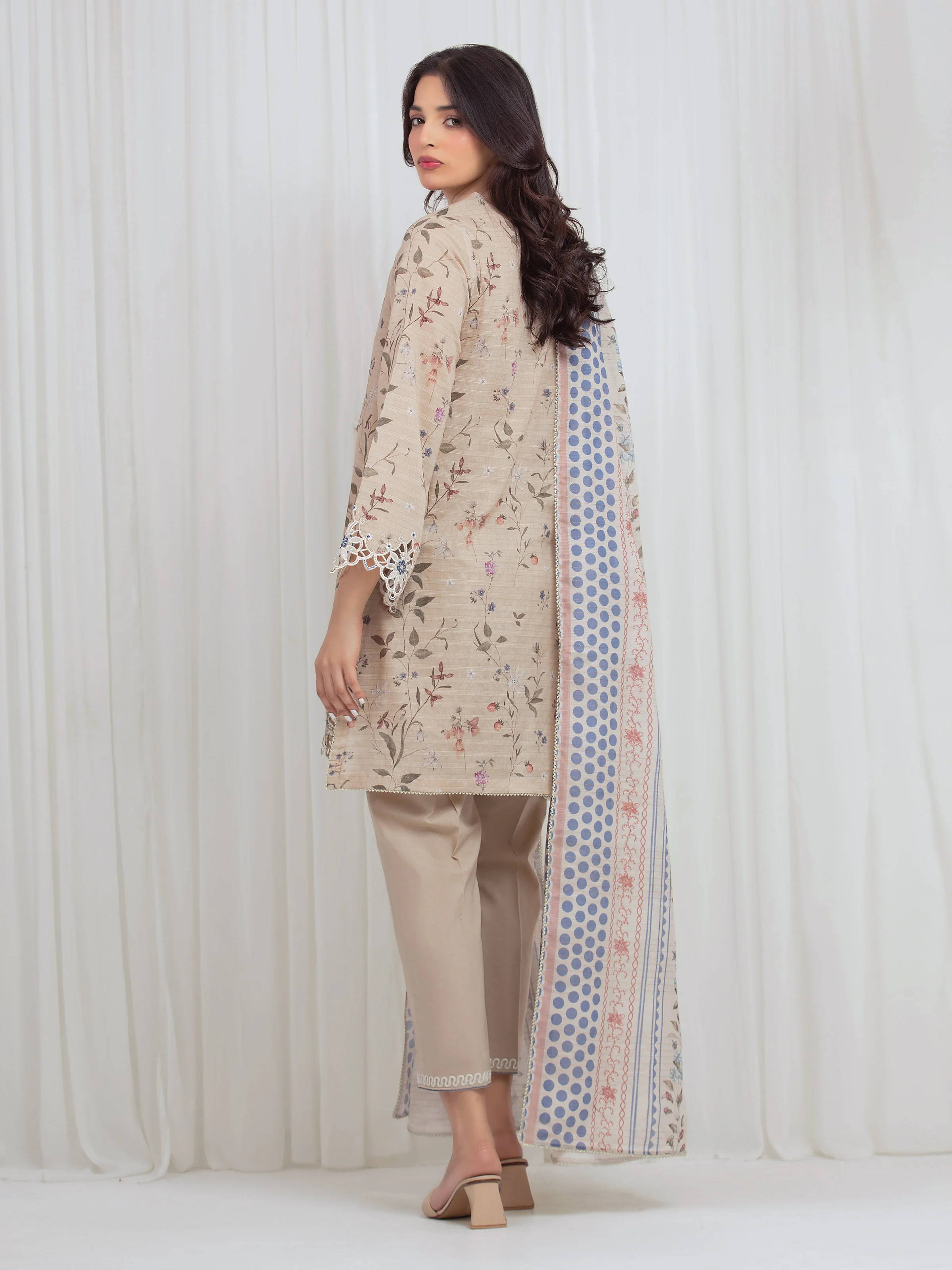 Embroidered Zari Lawn Suit - EWU6V23-33406-3P - Image 6