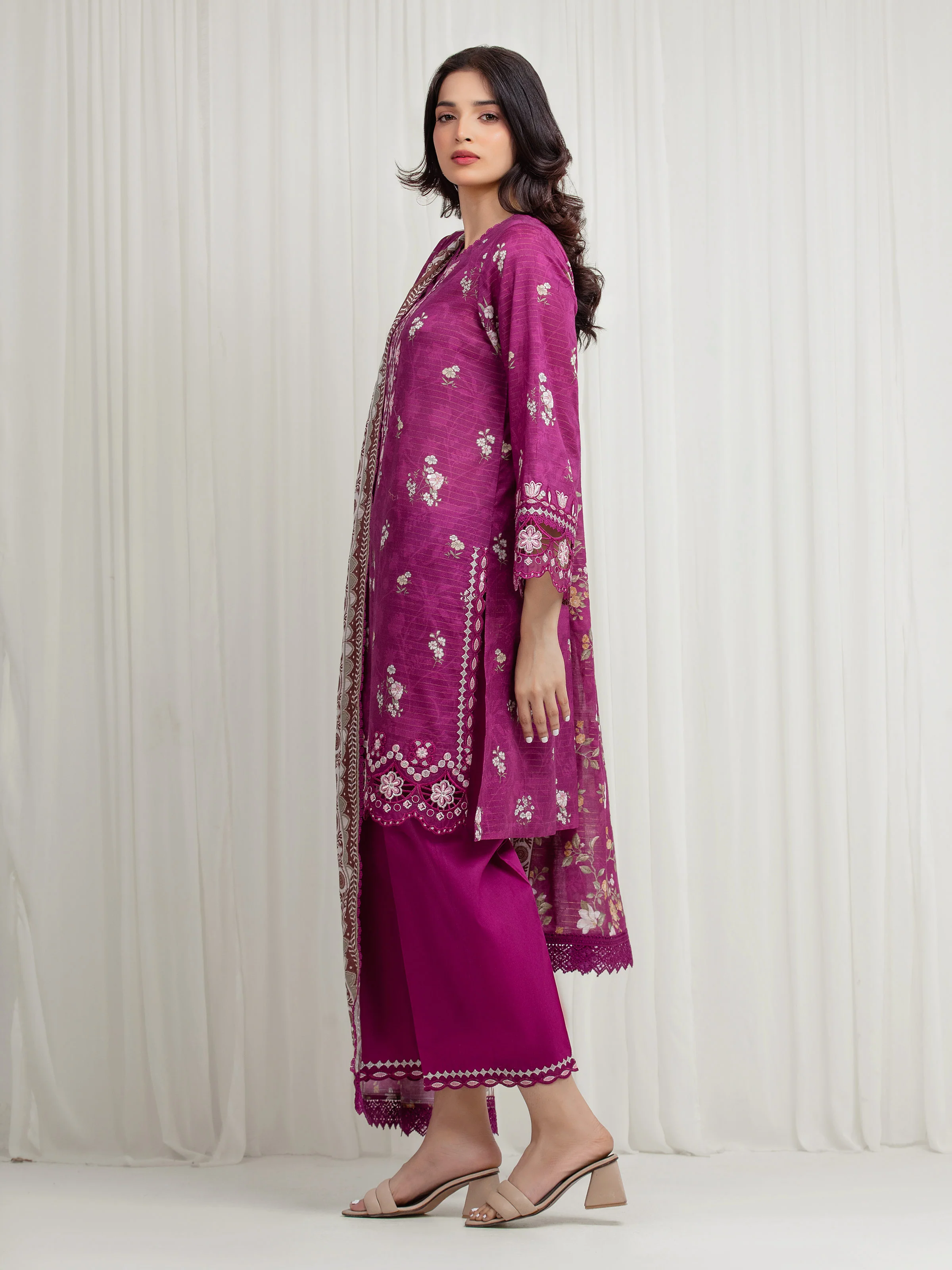Embroidered Zari Lawn Suit - EWU6V23-33410-3P - Image 4