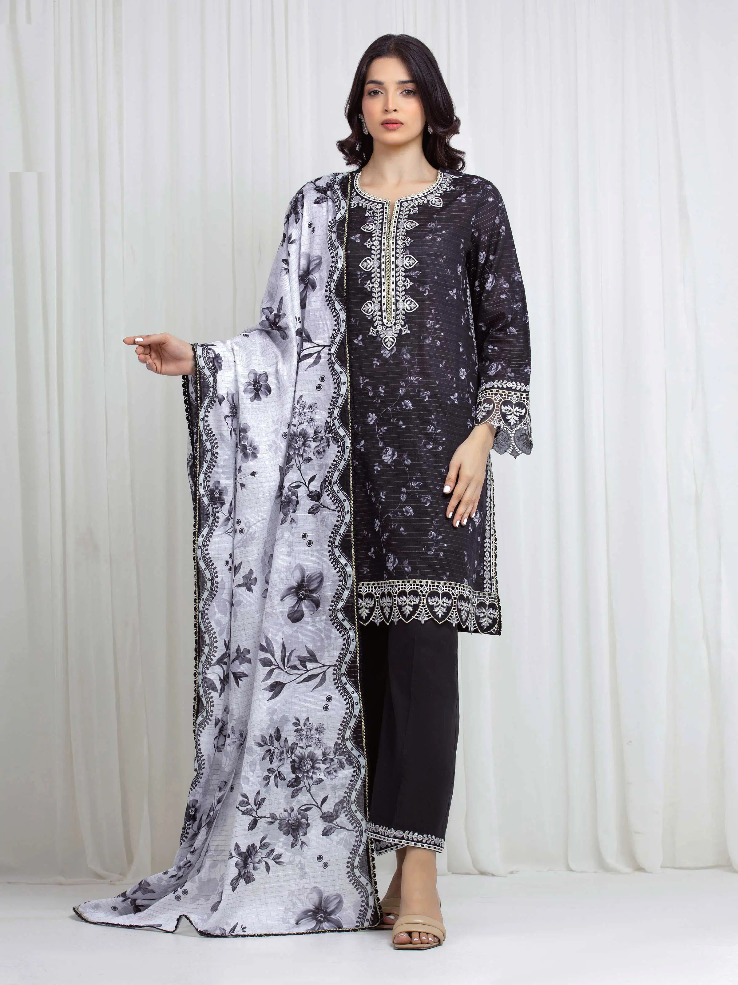 Embroidered Zari Lawn Suit - EWU6V23-33415-3P