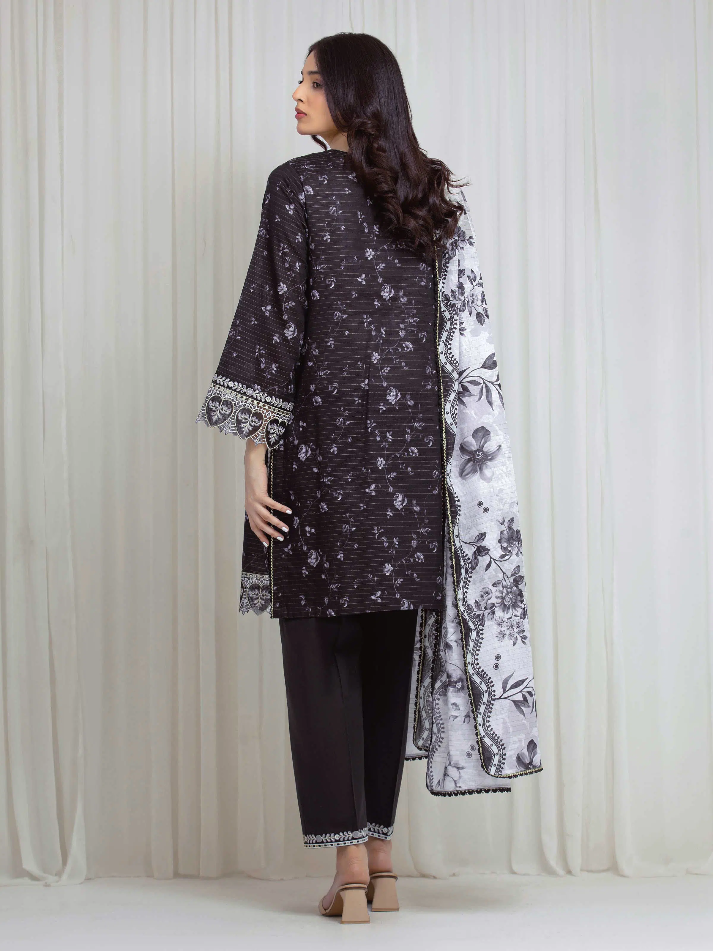 Embroidered Zari Lawn Suit - EWU6V23-33415-3P - Image 5