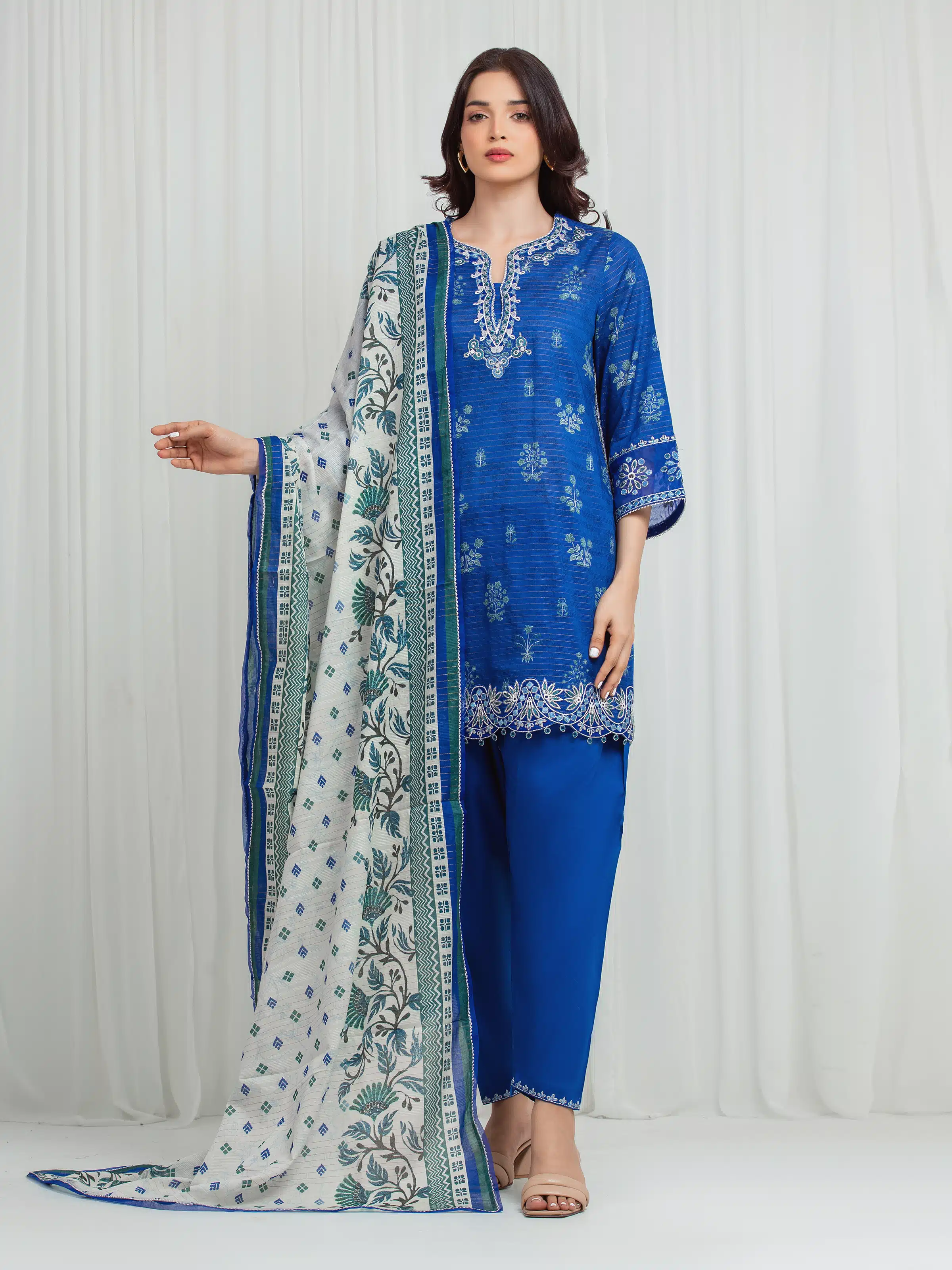 Embroidered Lawn Suit - EWU6V23-33418-3P