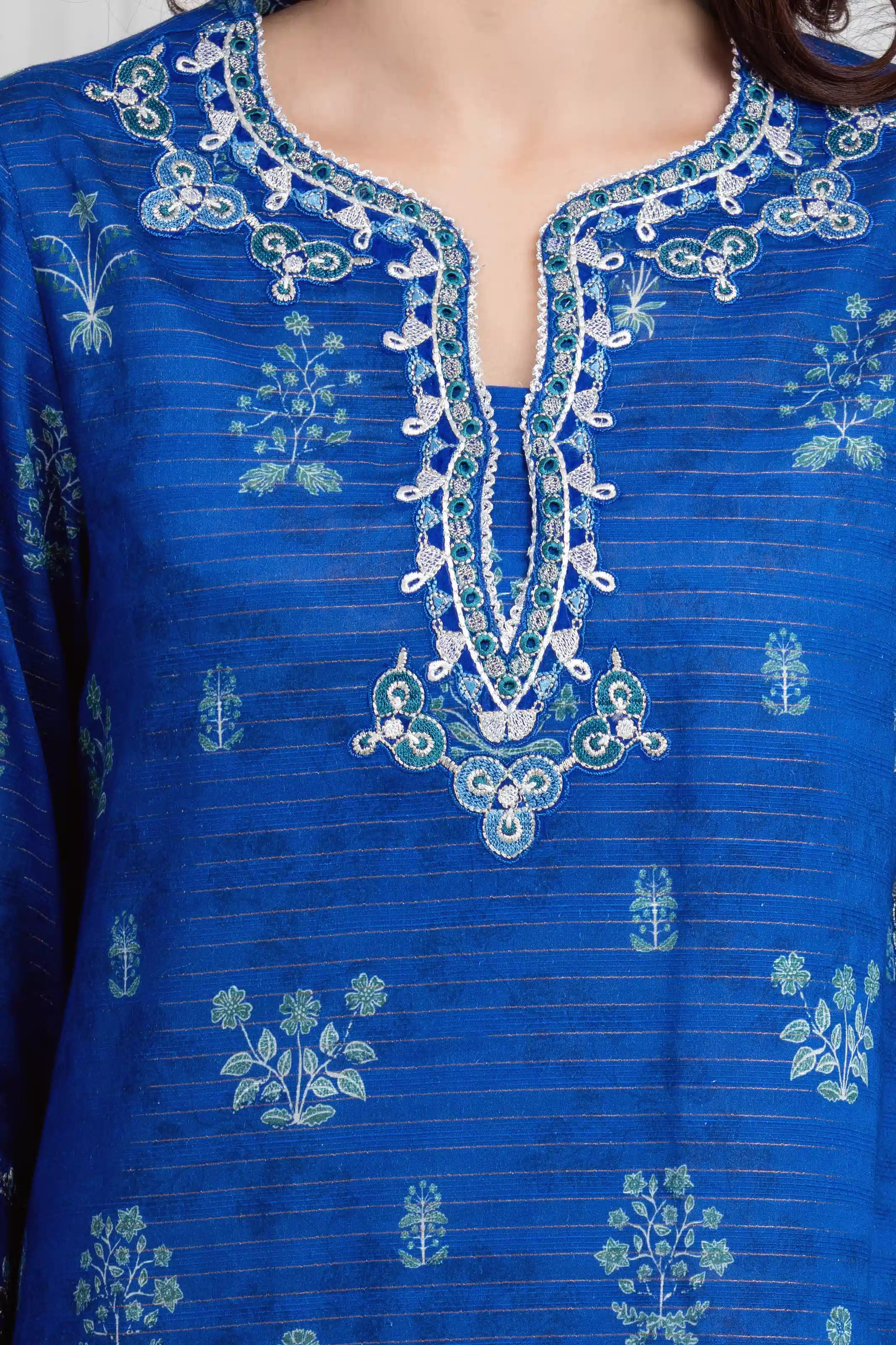 Embroidered Lawn Suit - EWU6V23-33418-3P - Image 4