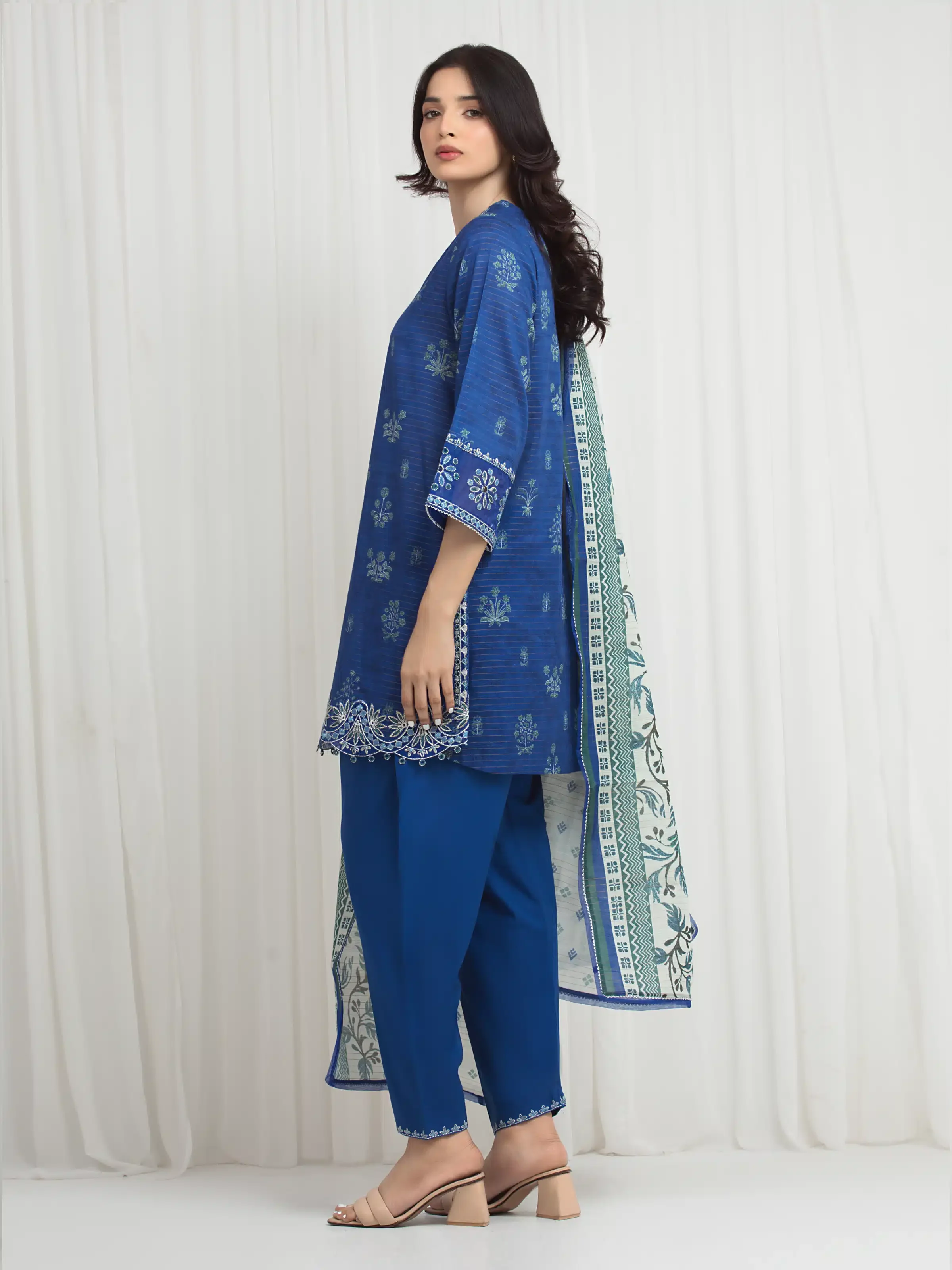 Embroidered Lawn Suit - EWU6V23-33418-3P - Image 5