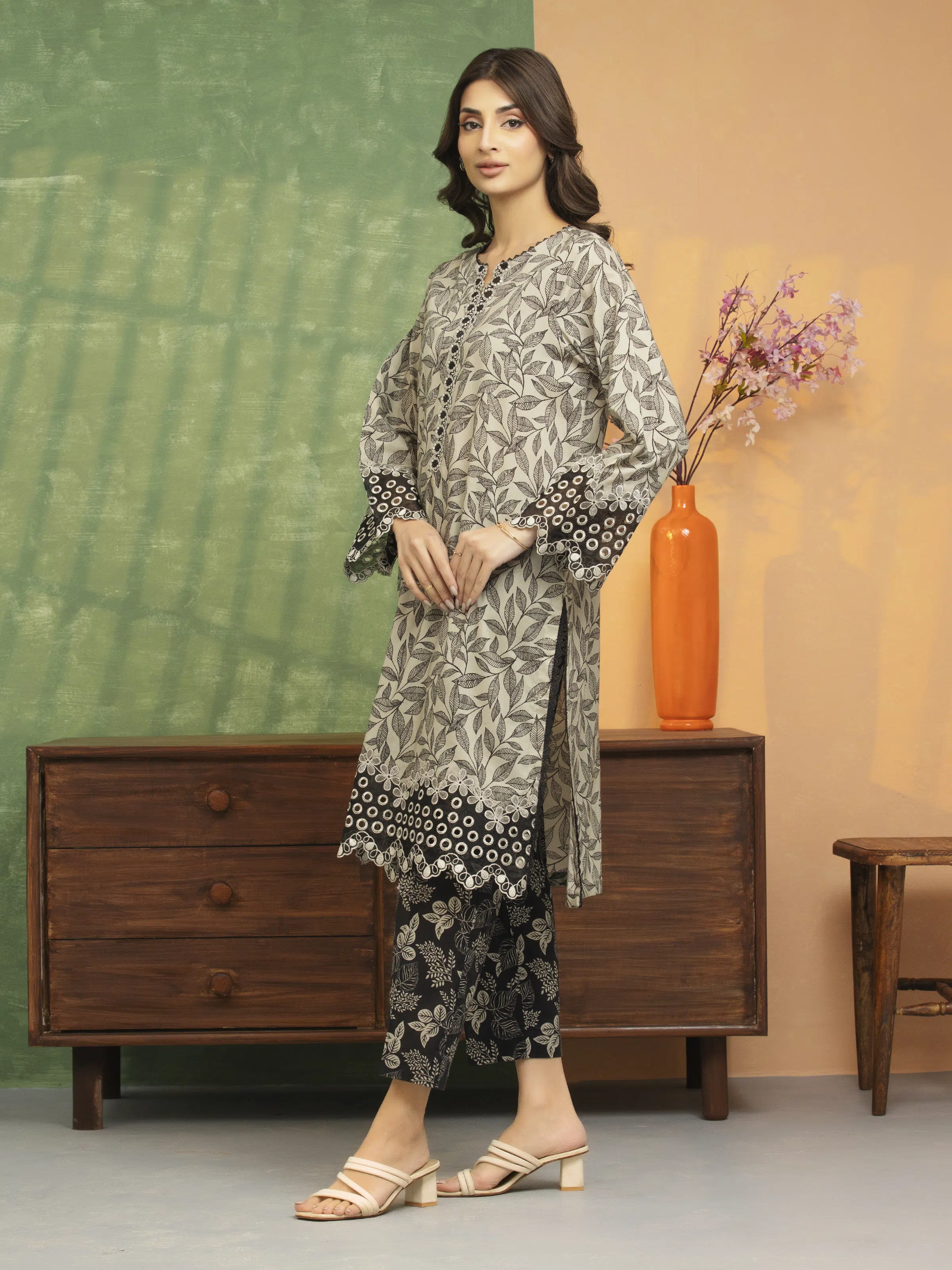 Embroidered Lawn Shirt Trouser - EWU5V1-31464ST - Image 4