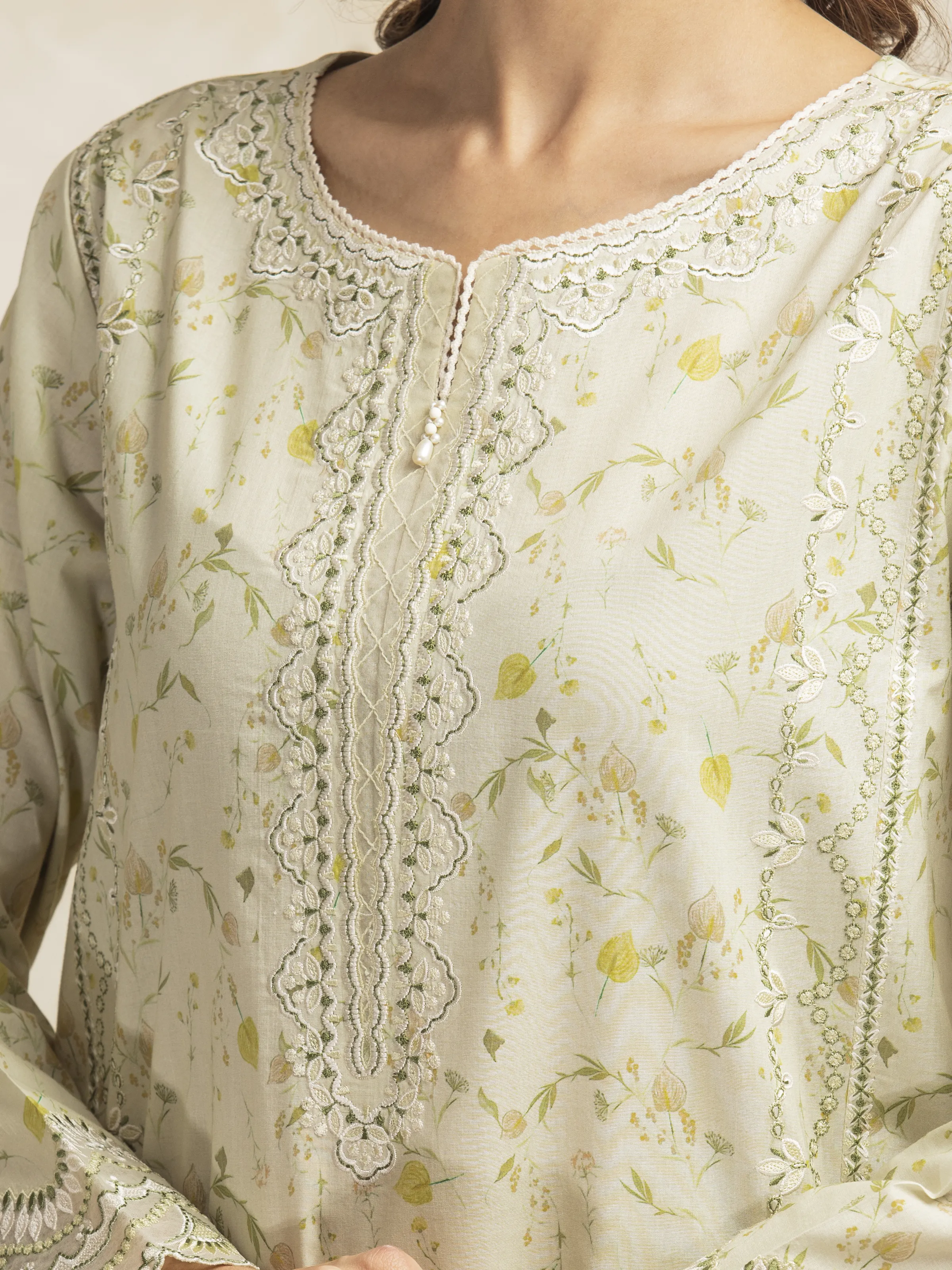 Embroidered Lawn Suit - EWU5V1-31188-3P - Image 3