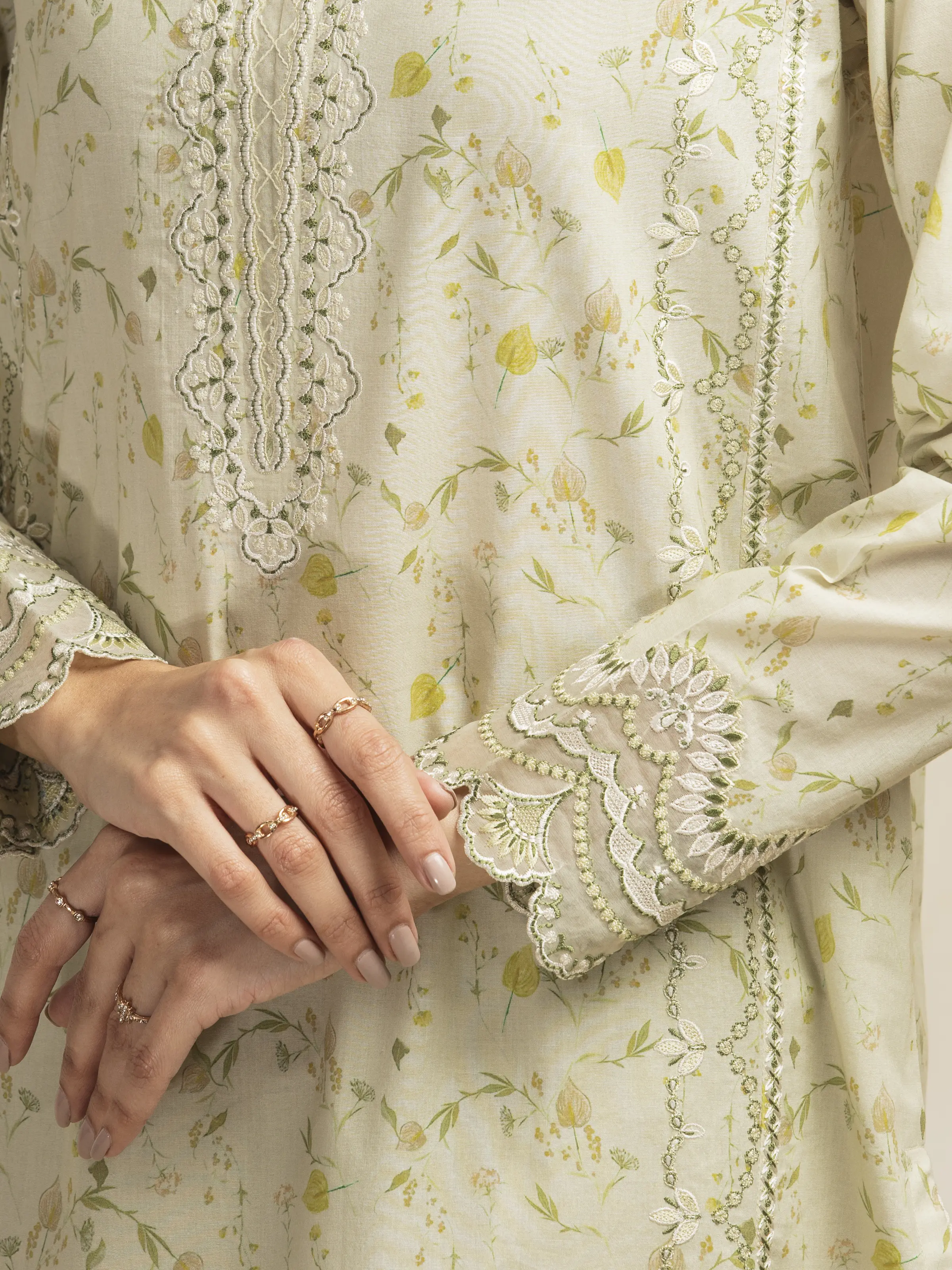 Embroidered Lawn Suit - EWU5V1-31188-3P - Image 4