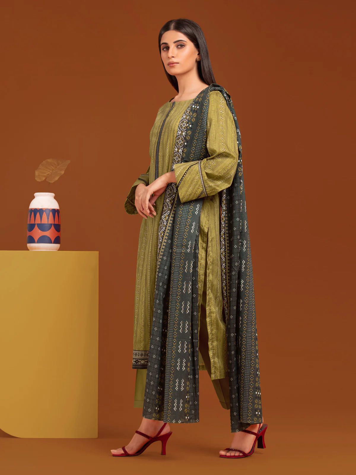 Printed Khaddar Shirt Dupatta - EWU23A3-27170SD - Image 3