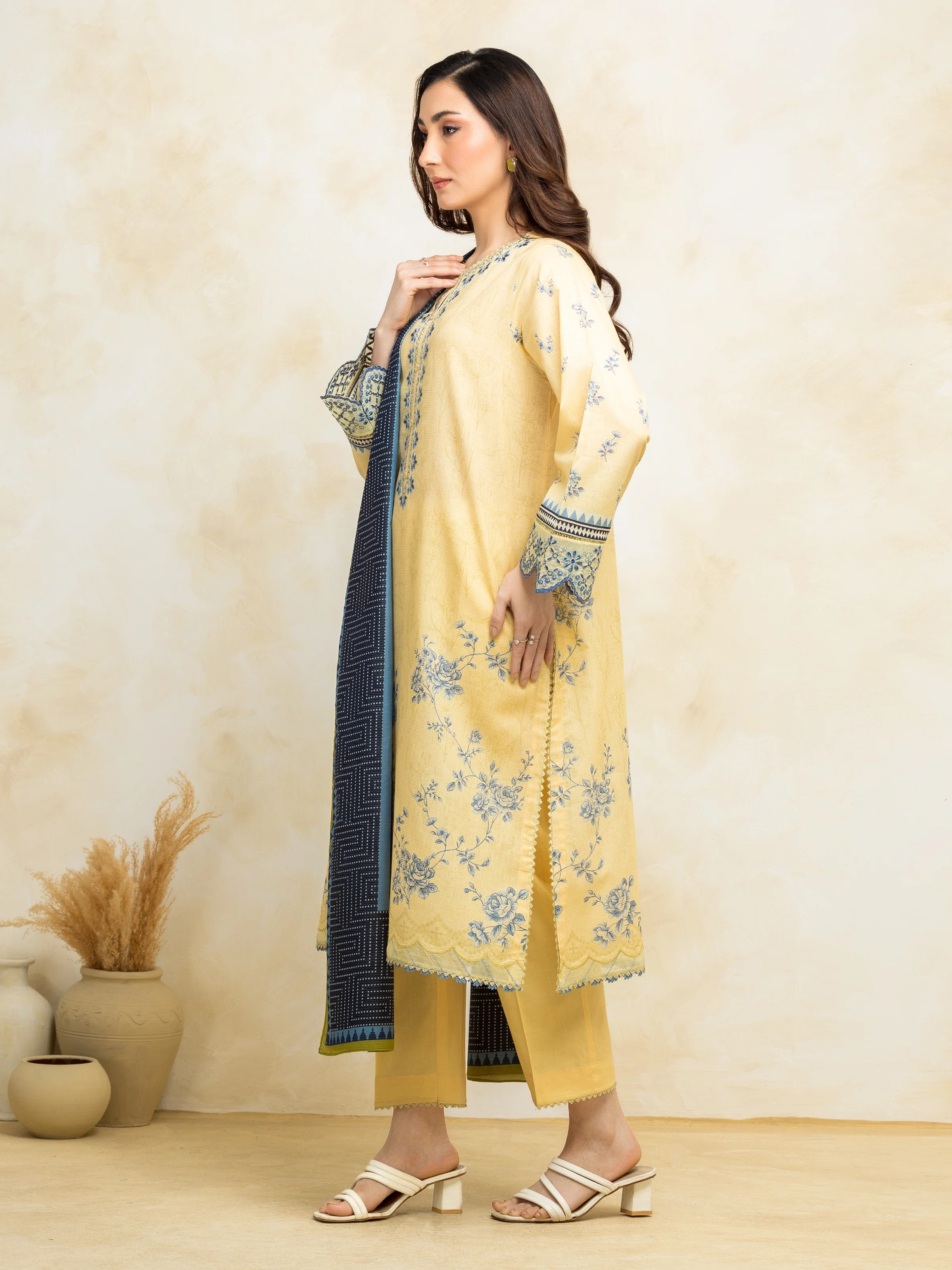 Embroidered Lawn Suit - EWU5V1-31191-3P - Image 3