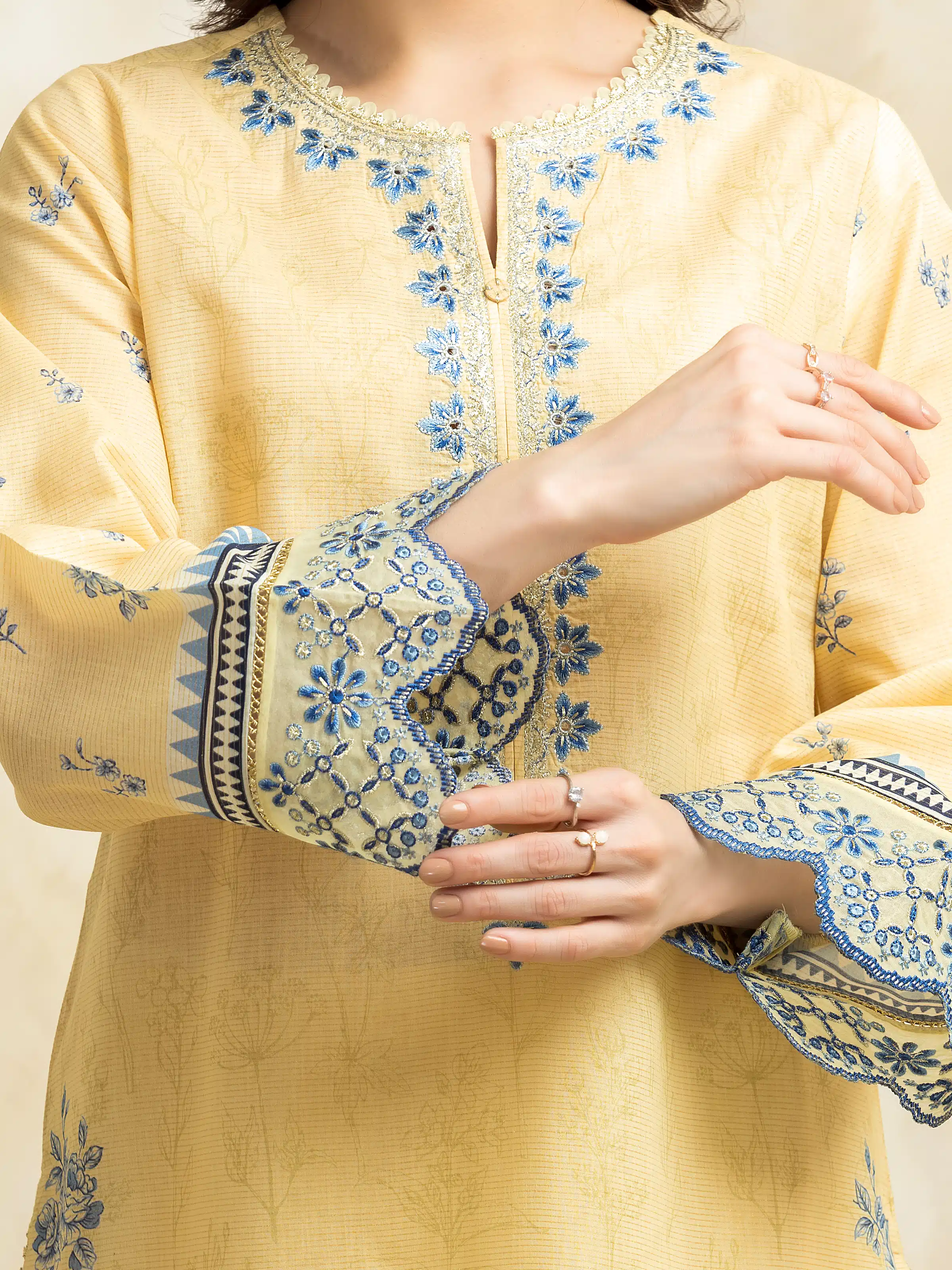 Embroidered Lawn Suit - EWU5V1-31191-3P - Image 6