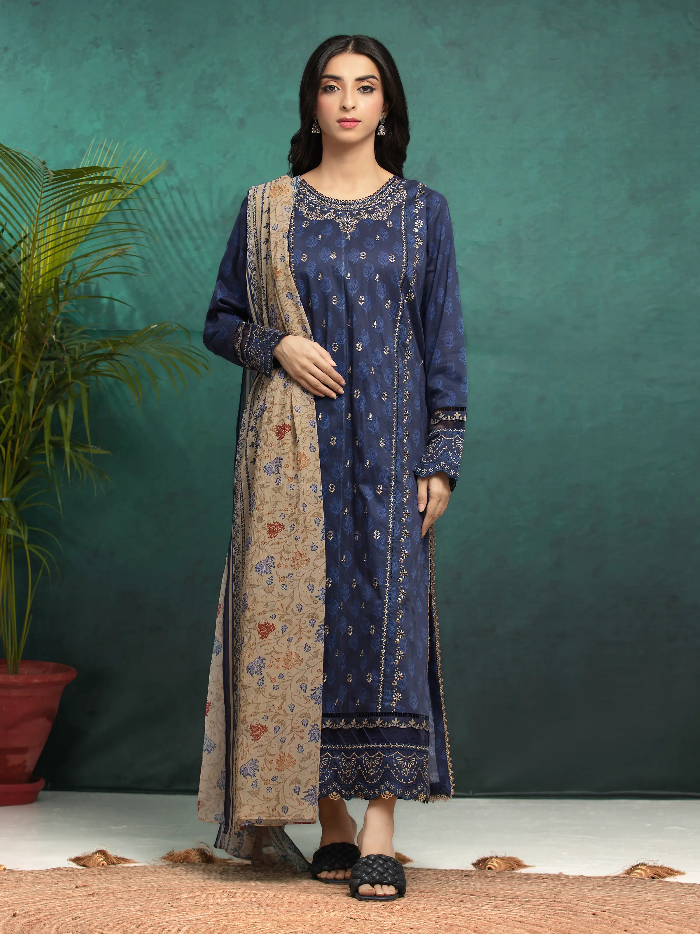 Embroidered Khaddar Suit - EWU24V11-30189-3P