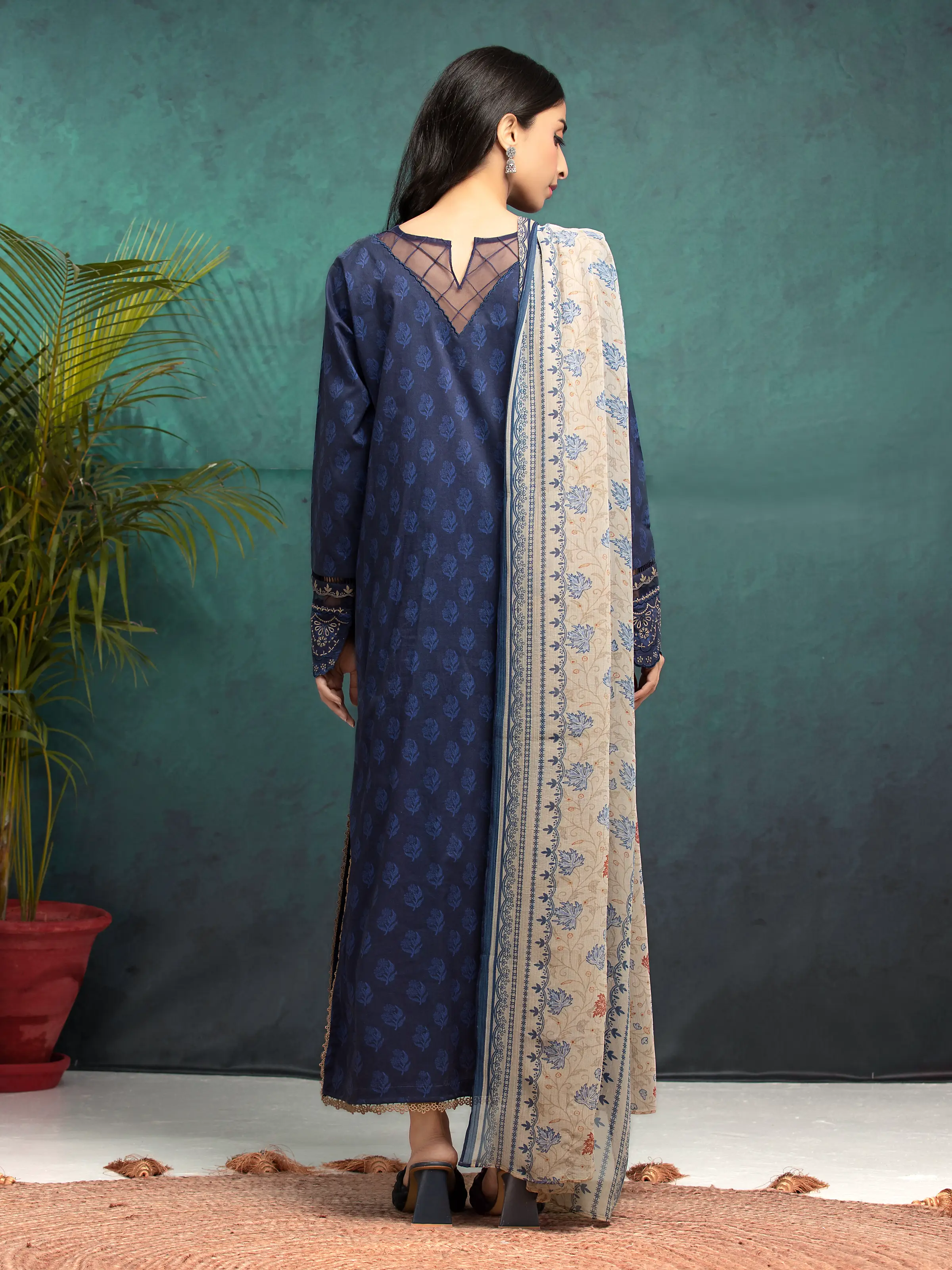 Embroidered Khaddar Suit - EWU24V11-30189-3P - Image 2