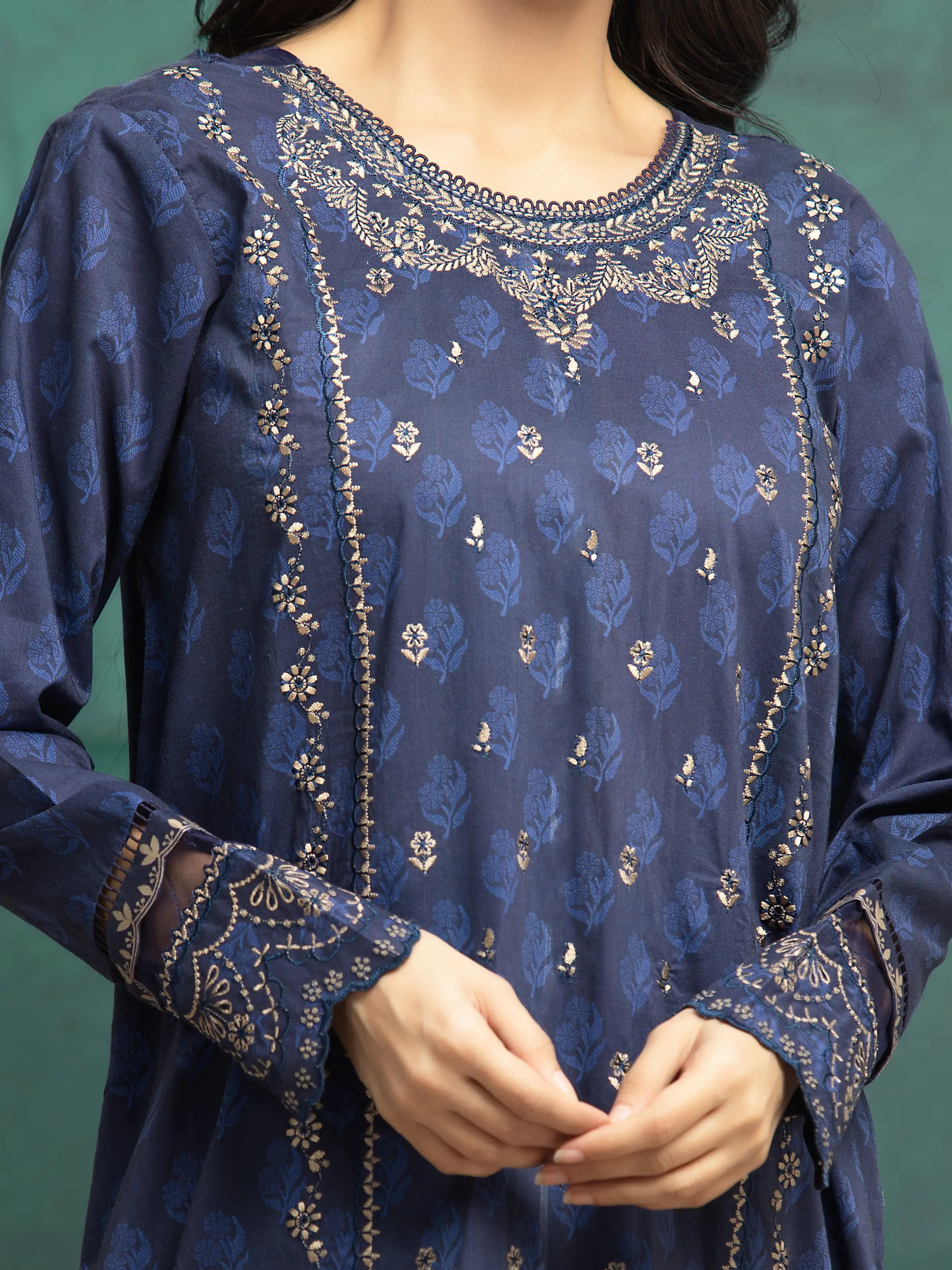 Embroidered Khaddar Suit - EWU24V11-30189-3P - Image 3