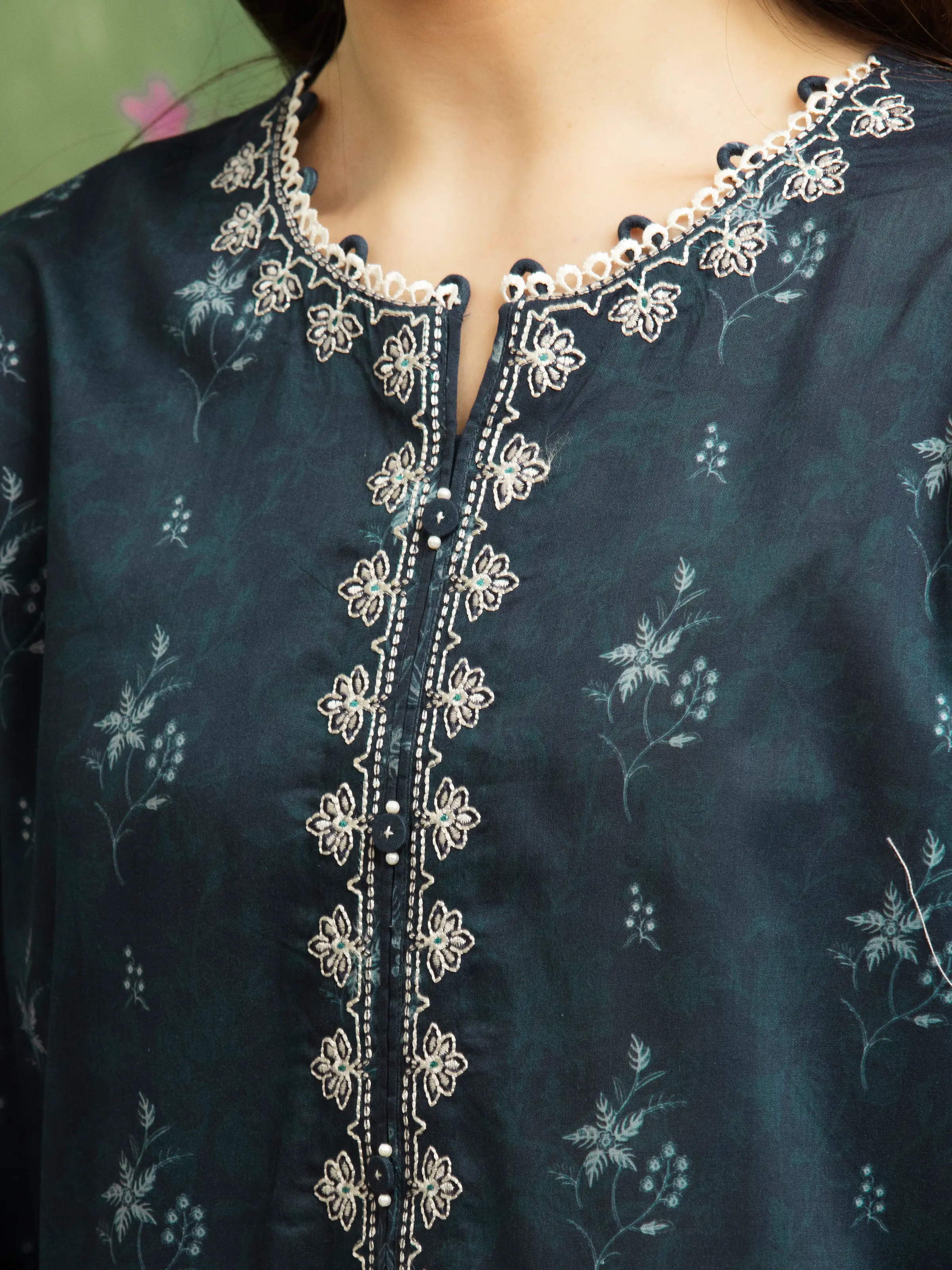 Embroidered Lawn Suit - EWU5V1-31413-3P - Image 4