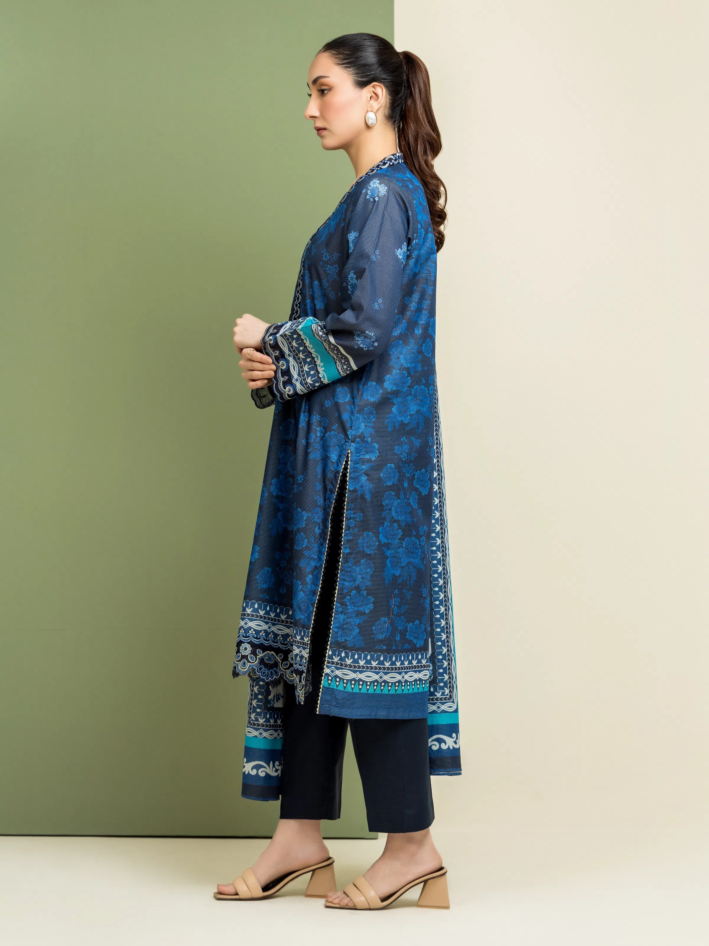 Embroidered Lawn Suit - EWU5V1-31197-3P - Image 3