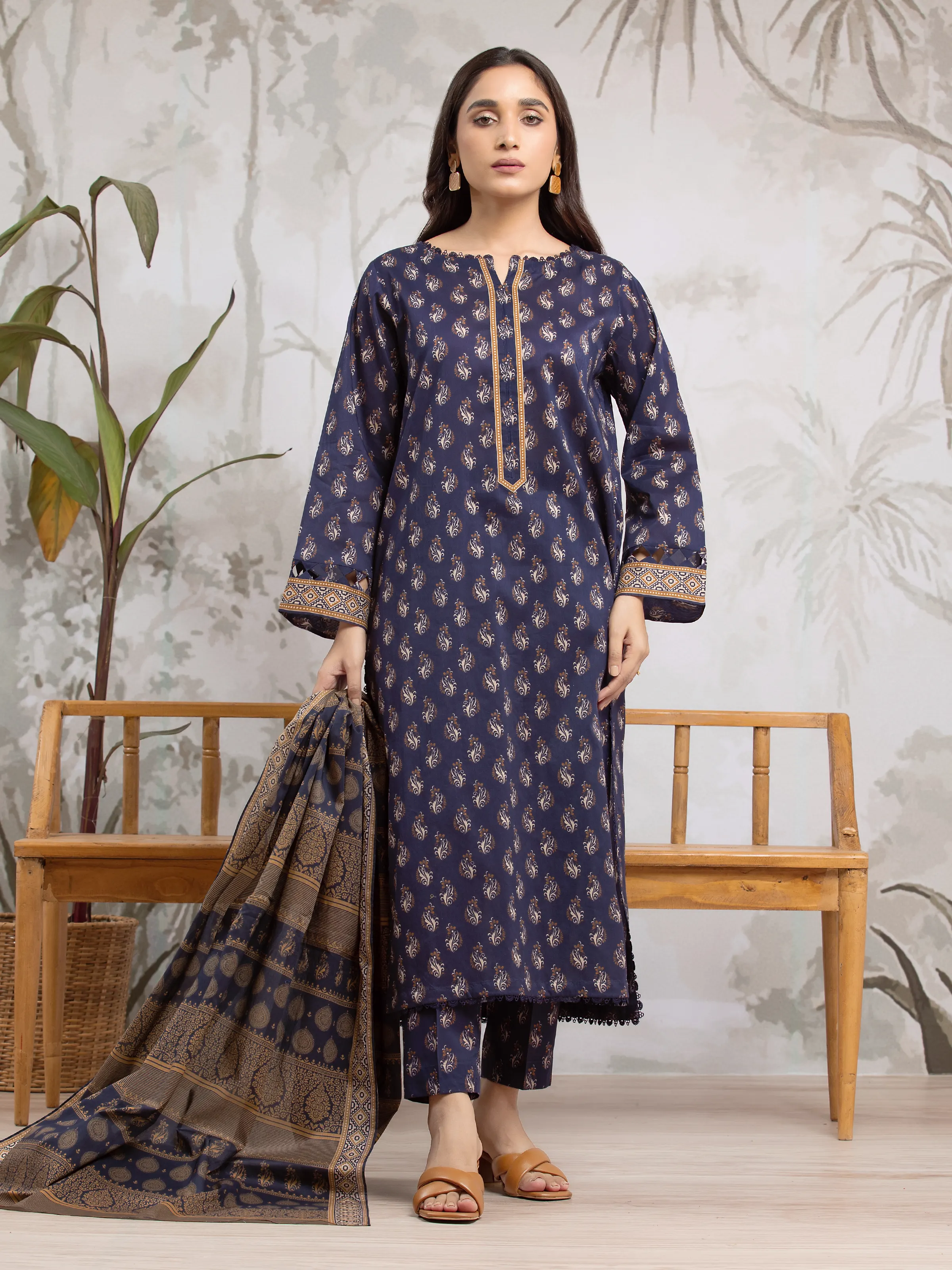 Printed Khaddar Suit - EWU24A3-29597-3P