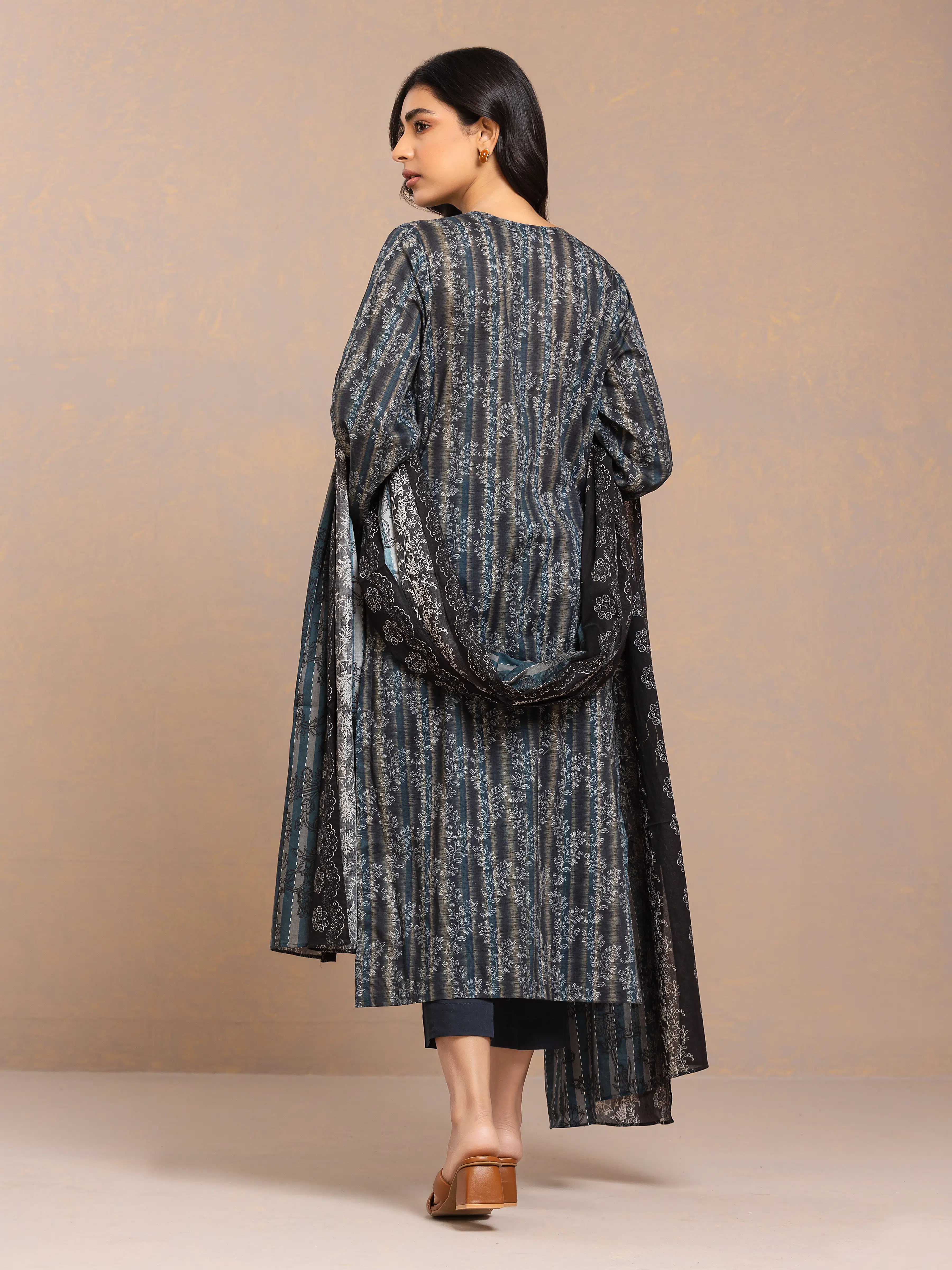 Printed Khaddar Suit - EWU24A3-29501-3P - Image 2