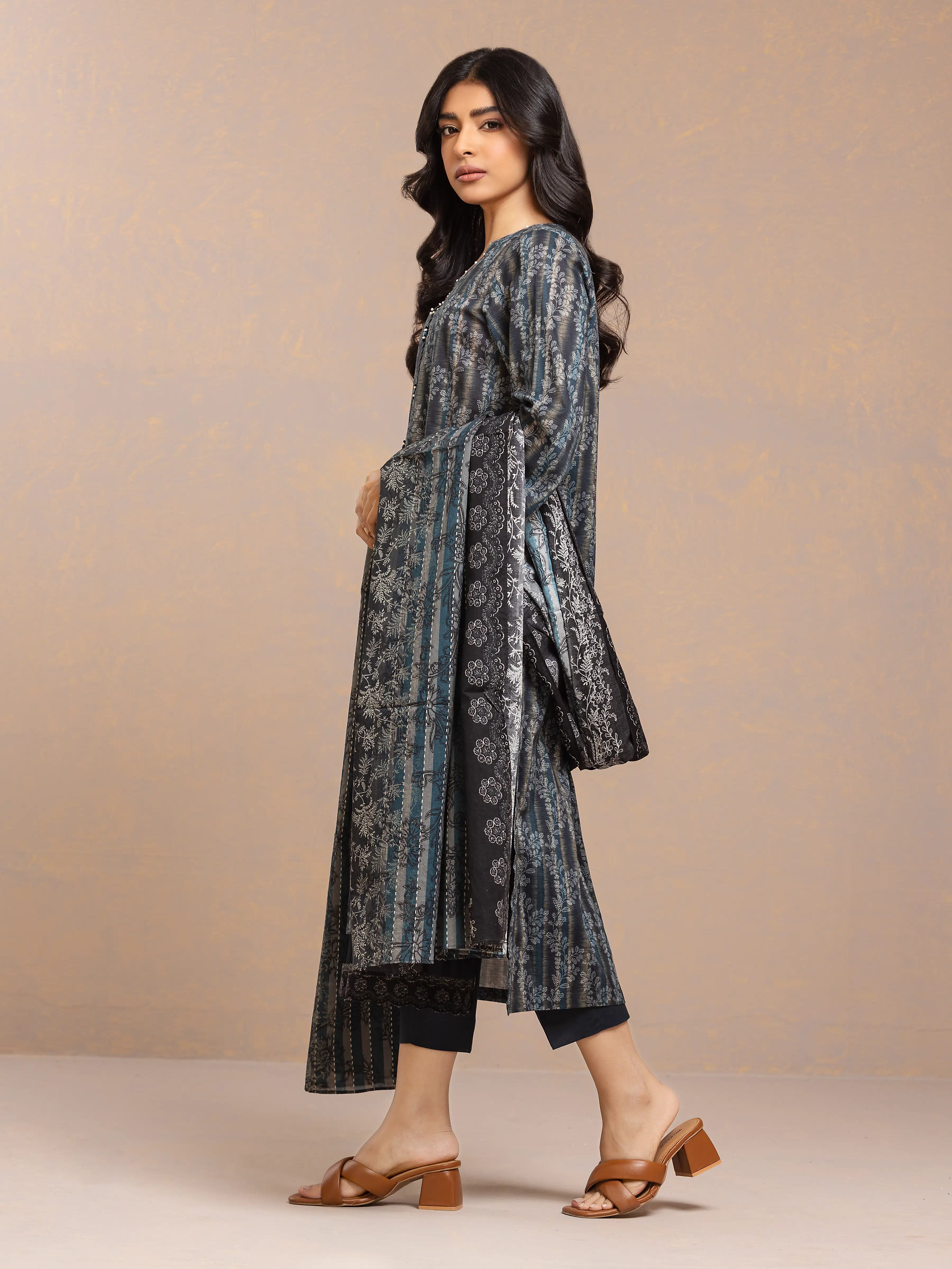 Printed Khaddar Suit - EWU24A3-29501-3P - Image 3
