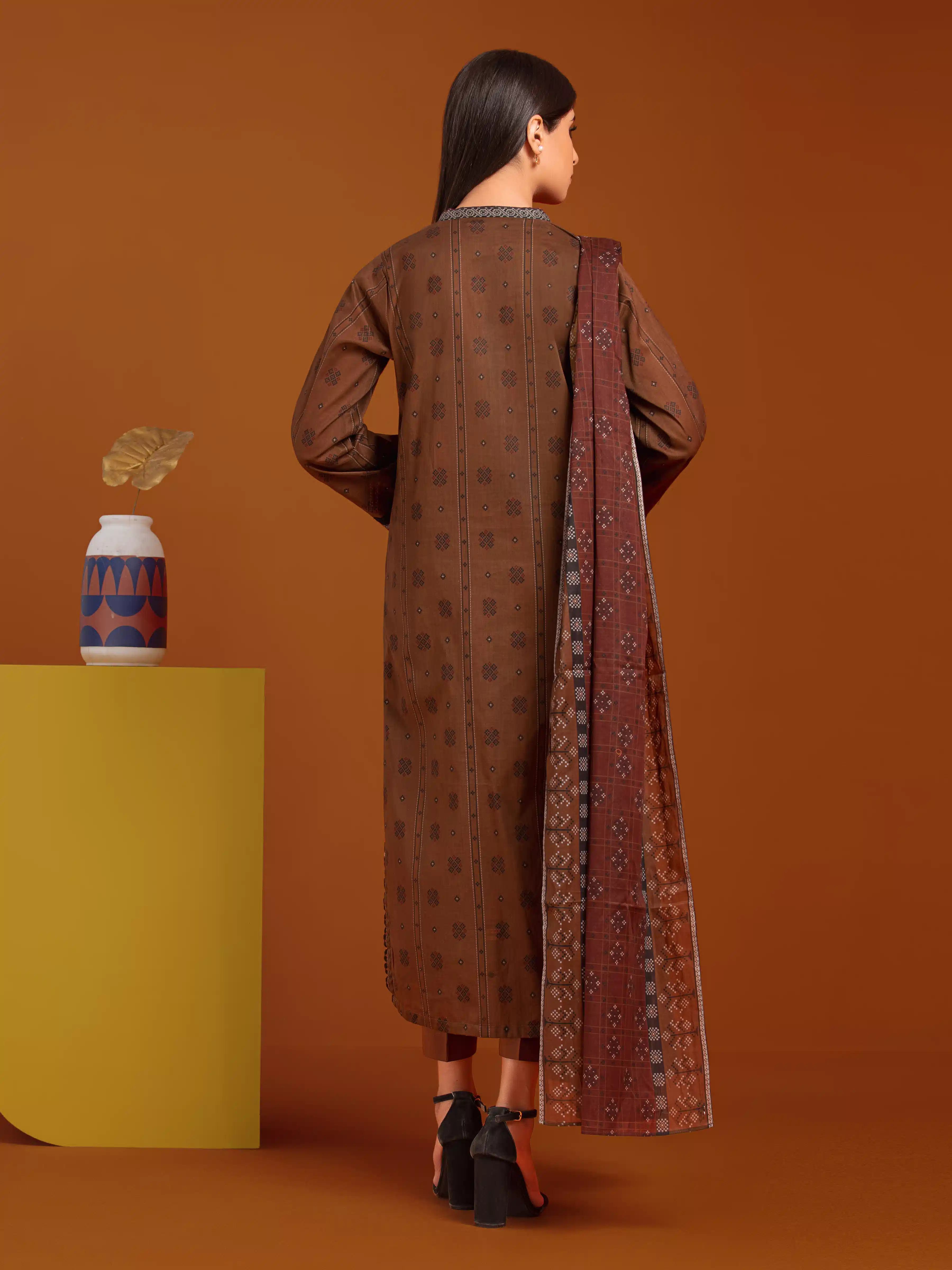 Printed Khaddar Shirt Dupatta - EWU24A3-27013SD - Image 2