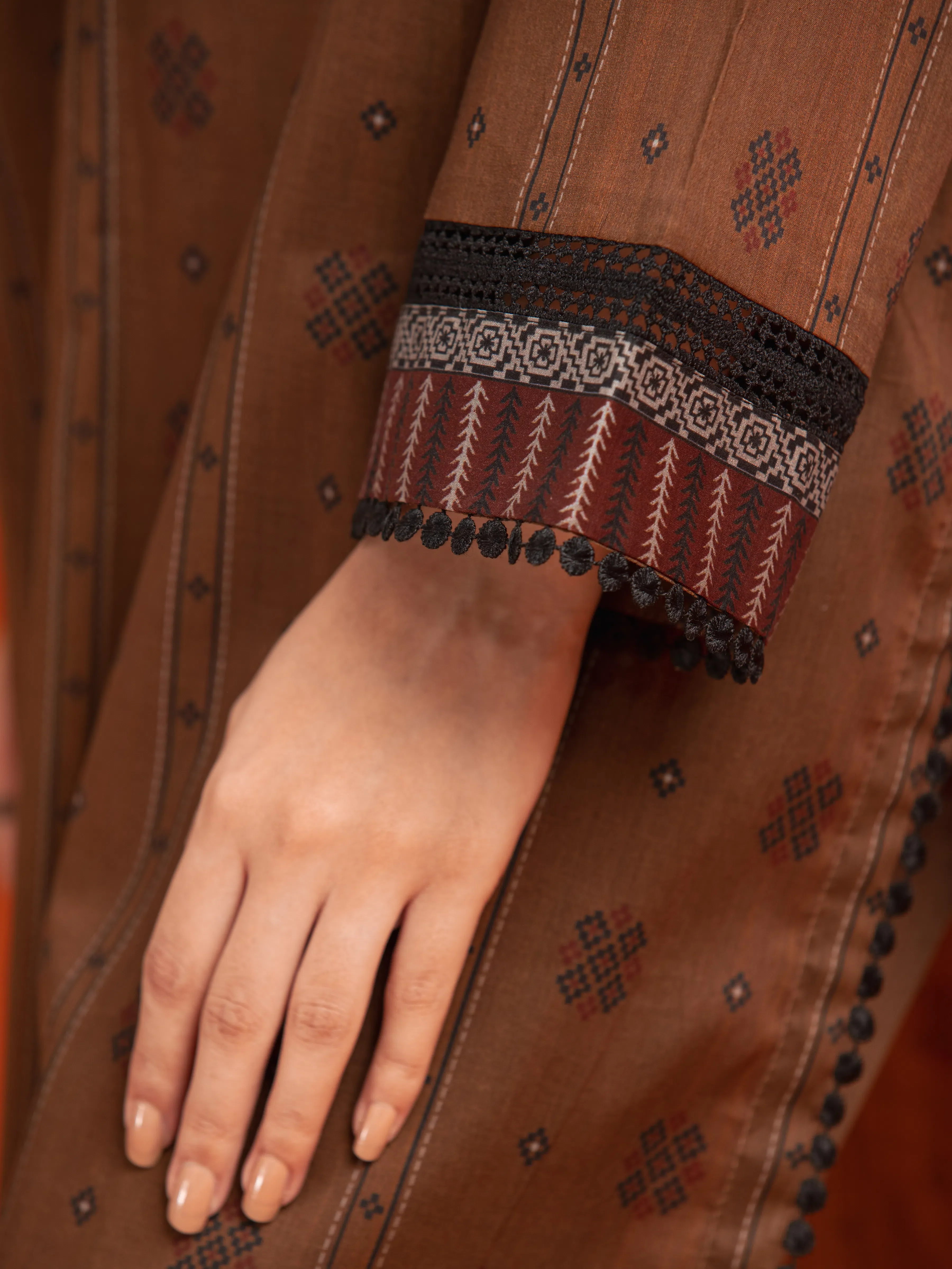 Printed Khaddar Shirt Dupatta - EWU24A3-27013SD - Image 4