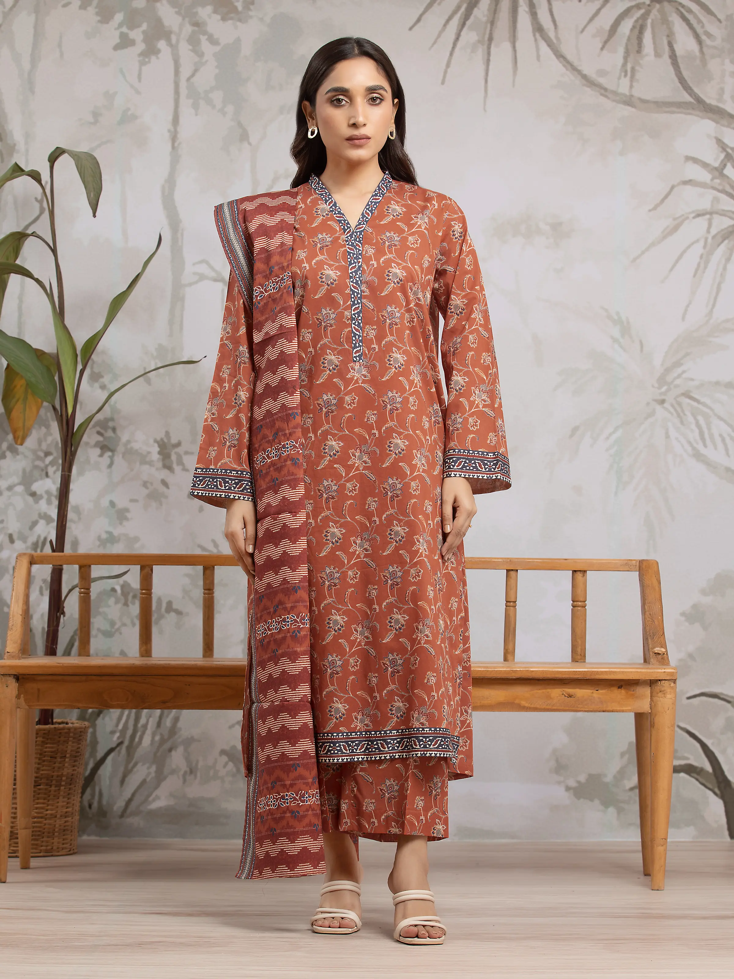 Printed Khaddar Suit - EWU24A3-29619-3P