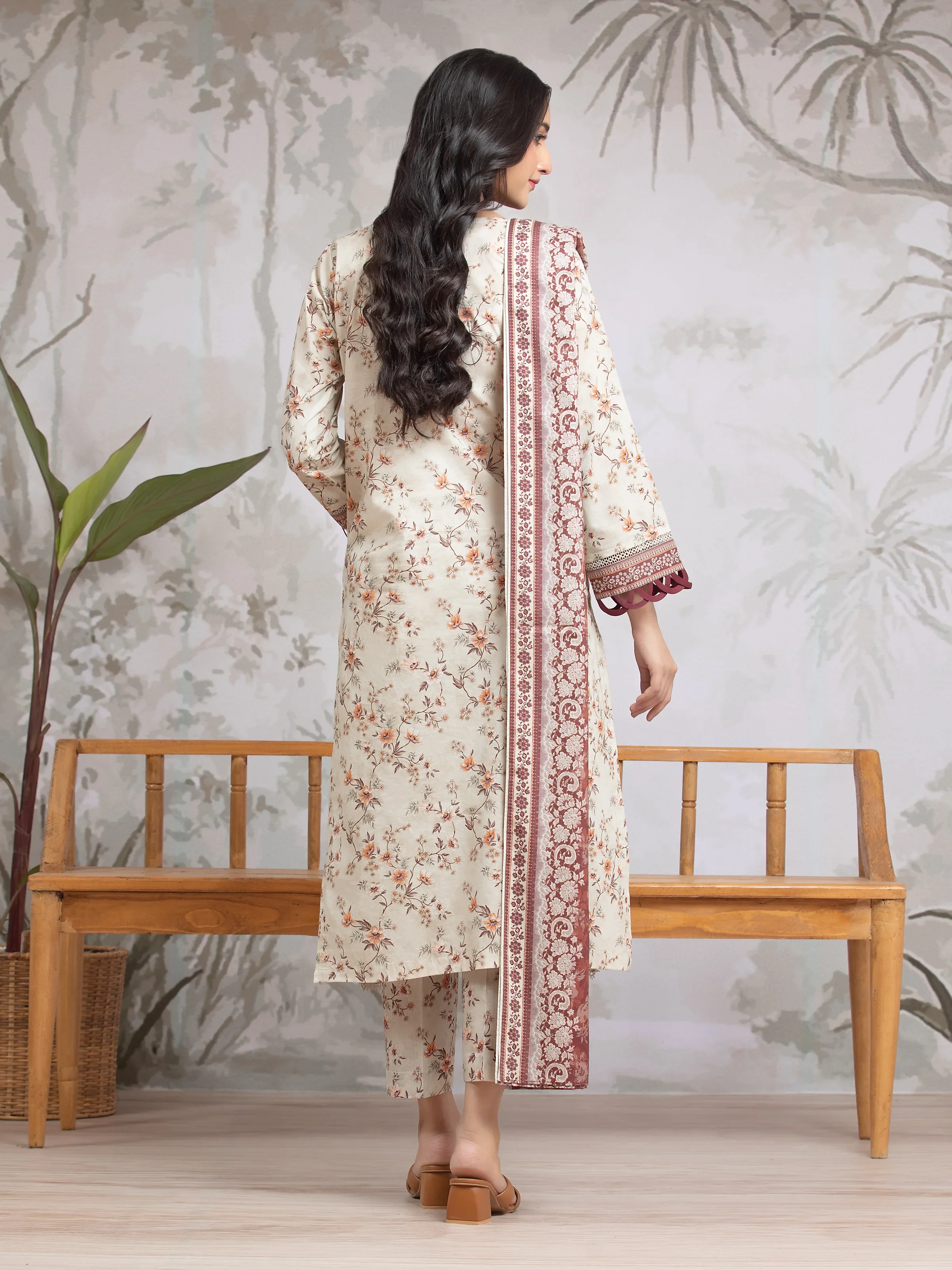 Printed Khaddar Shirt Dupatta - EWU24A3-29817SD - Image 2