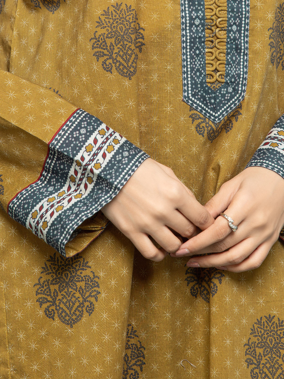 Printed Khaddar Shirt - EWU23A3S-27606S - Image 4