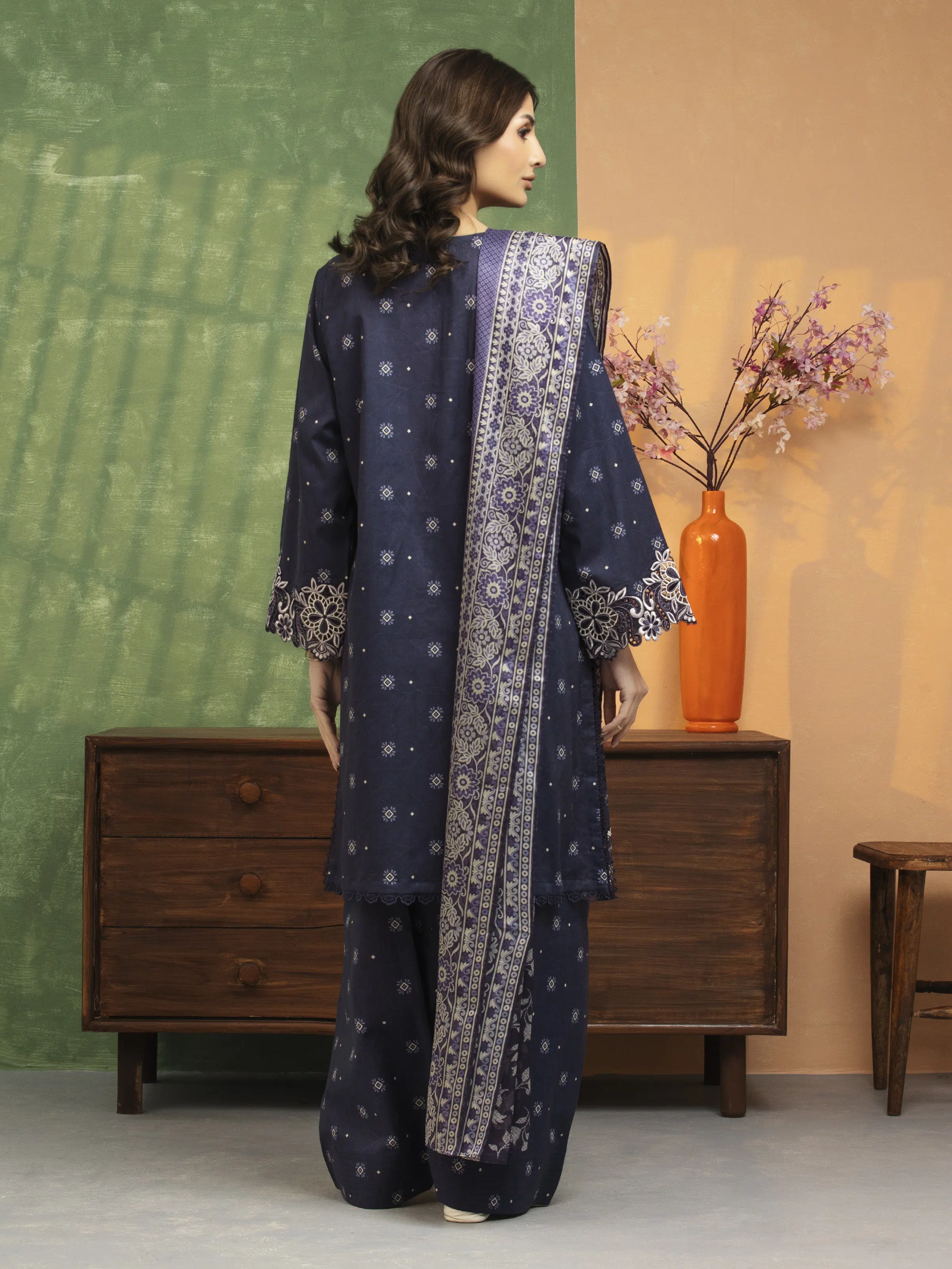 Embroidered Lawn Suit - EWU5V1-31426-3P - Image 4