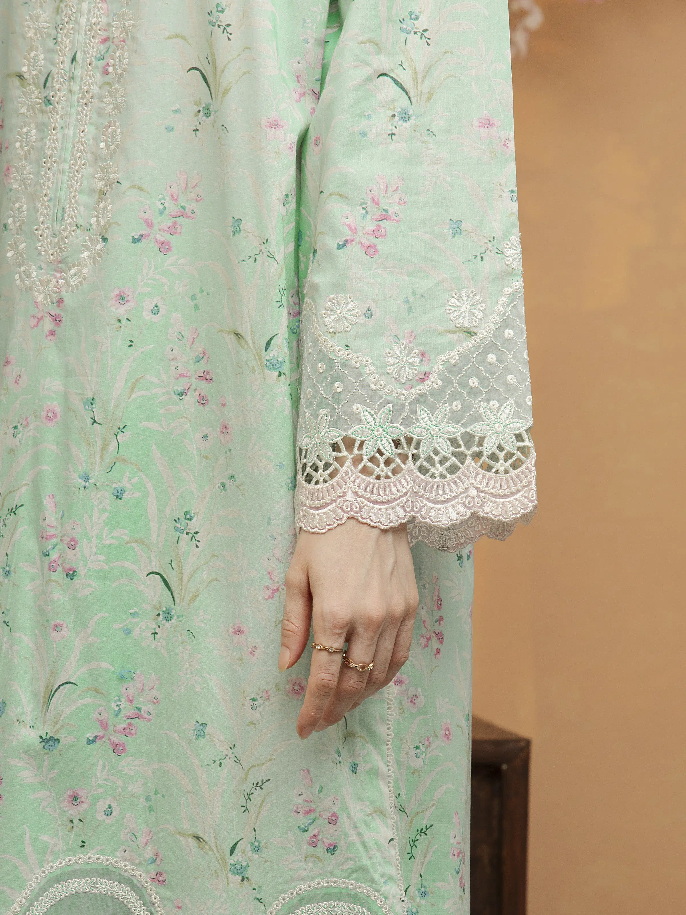 Embroidered Lawn Suit - EWU5V1-31442-3P - Image 4